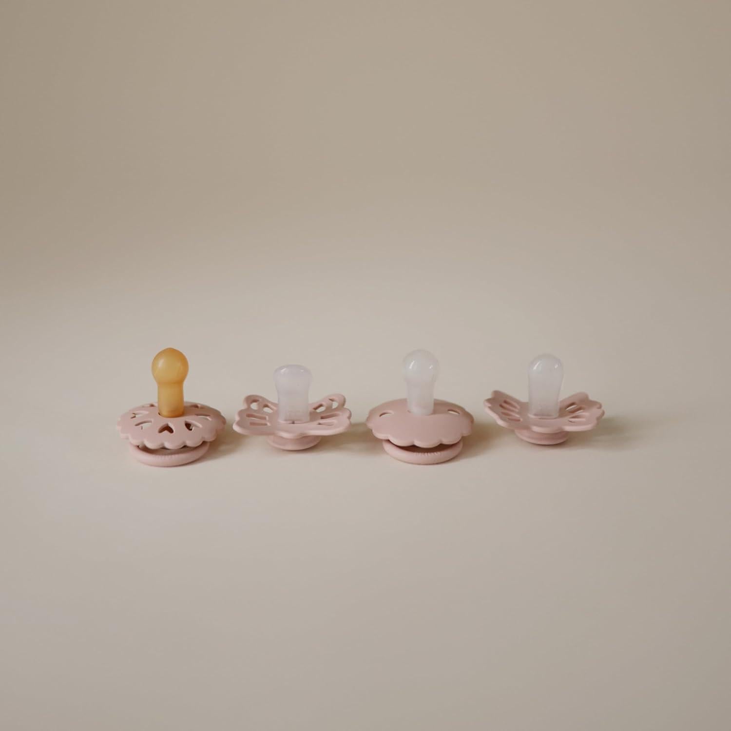 Set de Chupetes Primeros FRIGG Corazón Floral 4 Piezas 0-6 Meses