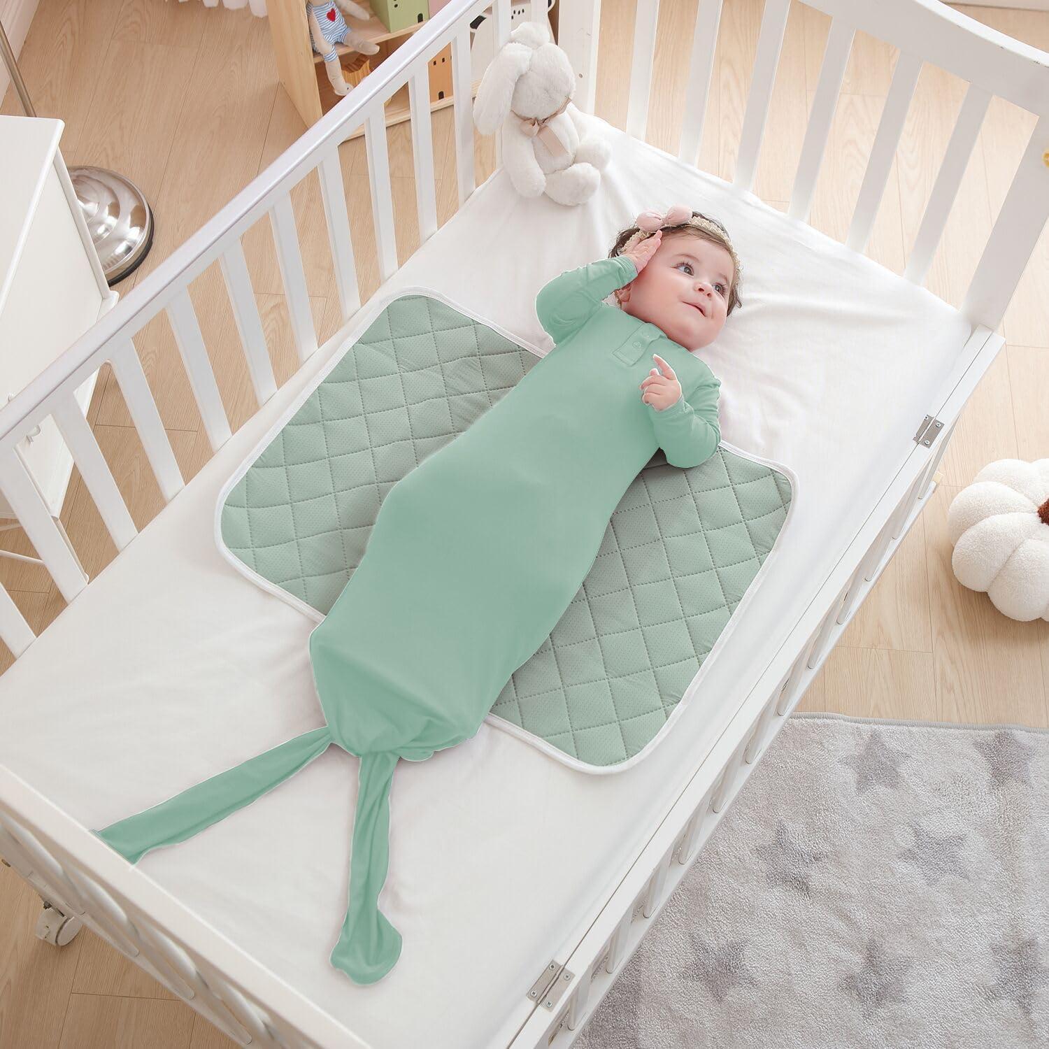 Bata Anudada para Bebé TWINOR Verde Claro con Sombrero y Diadema