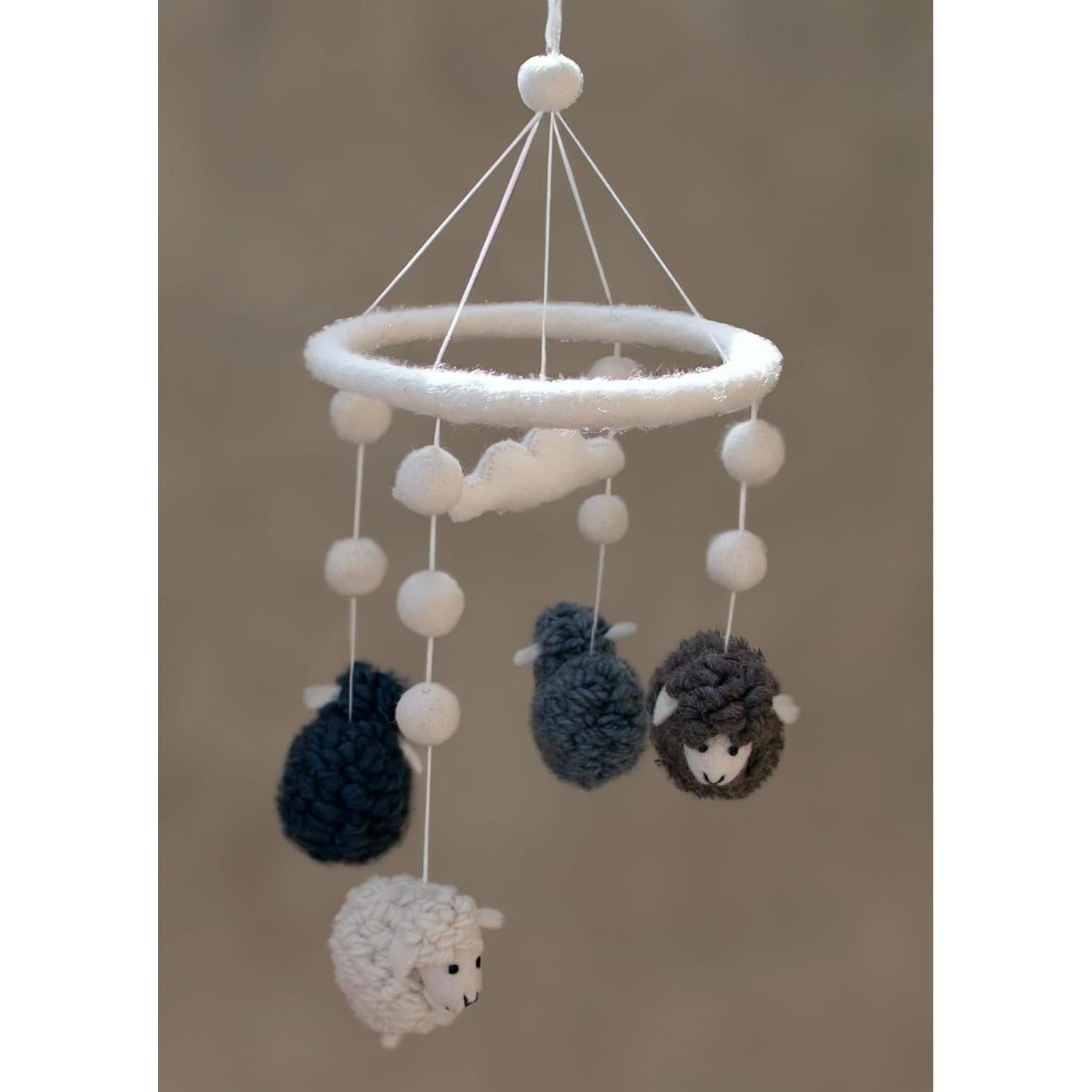 Móvil de Ovejas de Fieltro Hecho a Mano - Decoración Nórdica