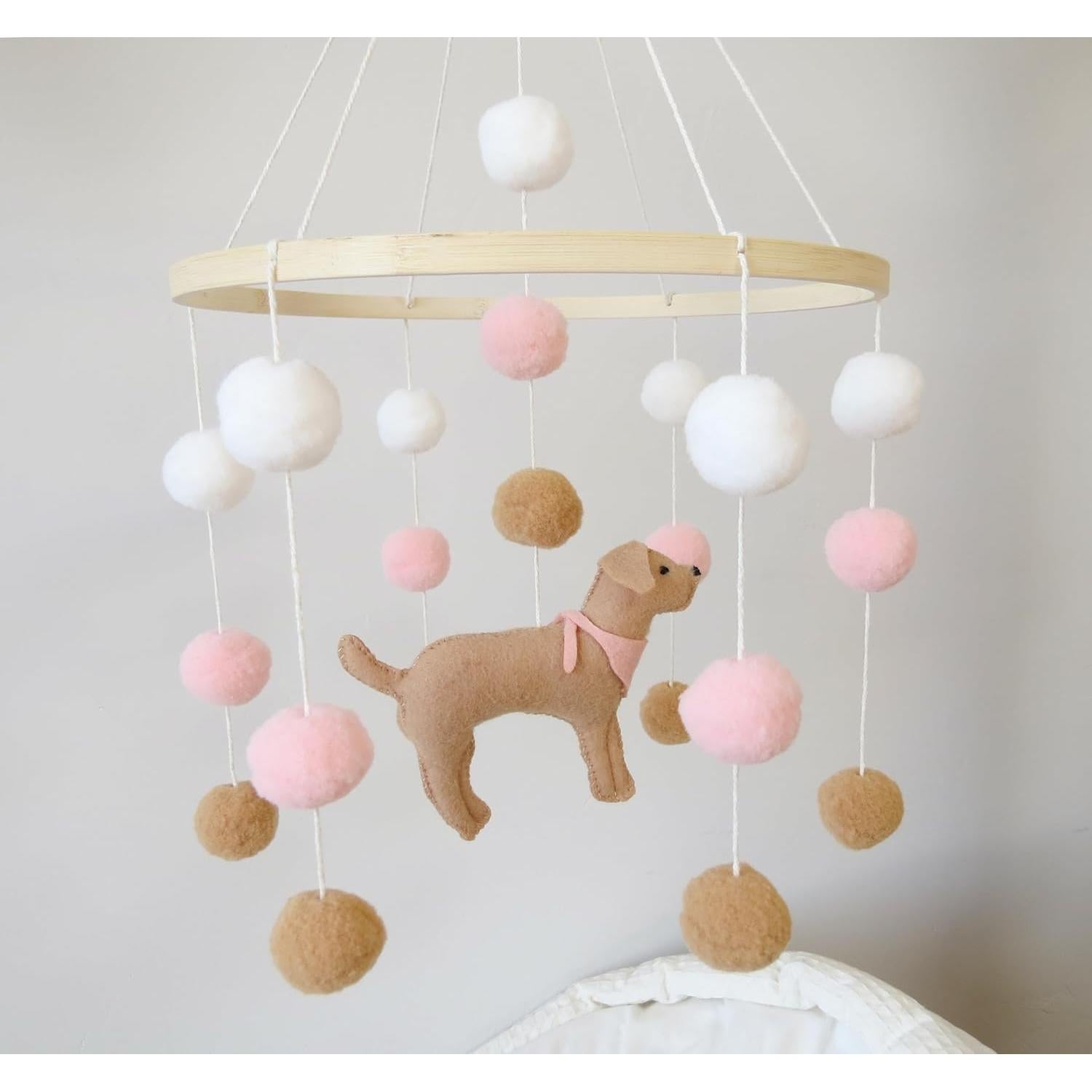 Móvil de Cuna Goukurlsma Tema Perro Rosa con Bolas de Fieltro