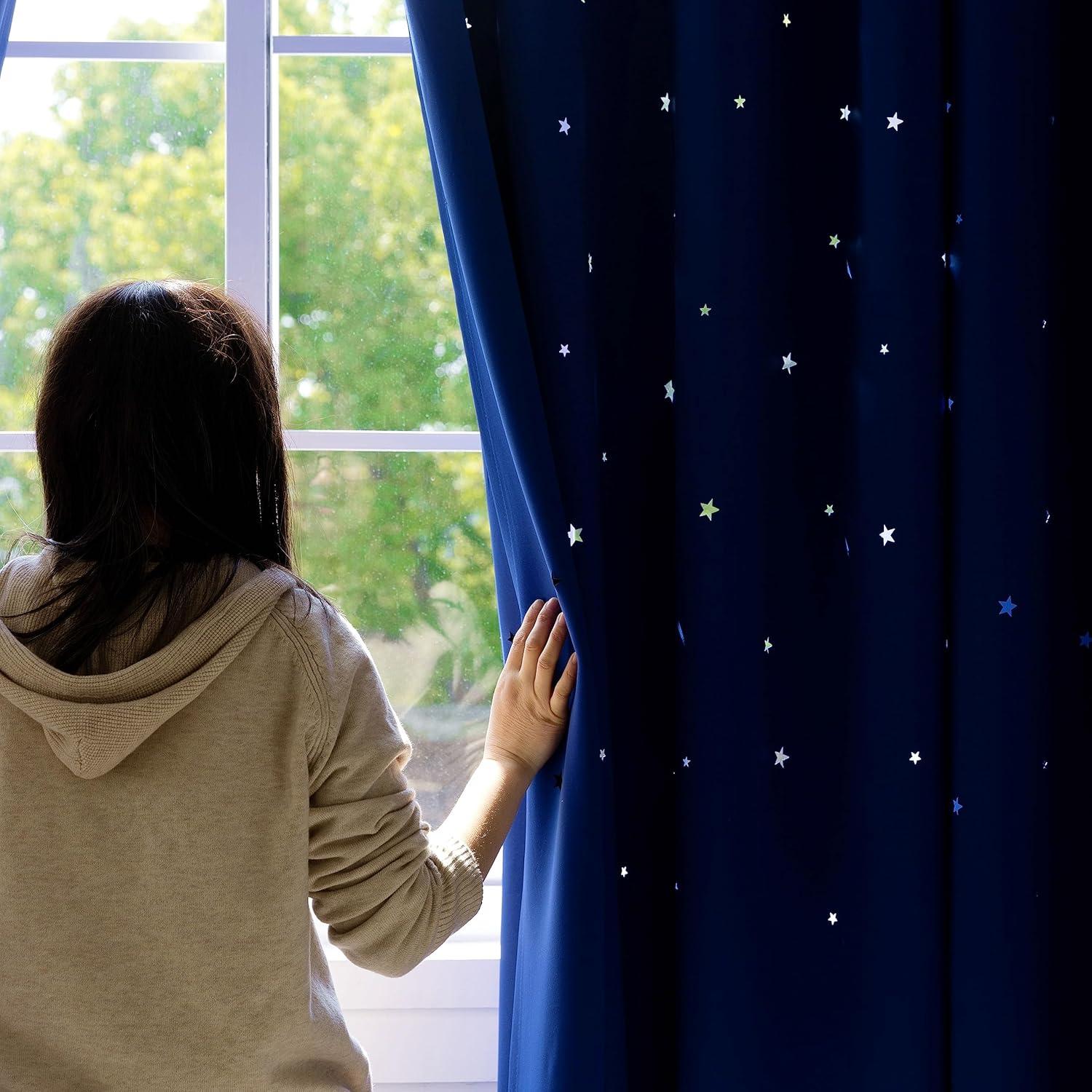 Cortinas Blackout Anjee 2 Paneles Estrellas Recortadas 132x213 cm