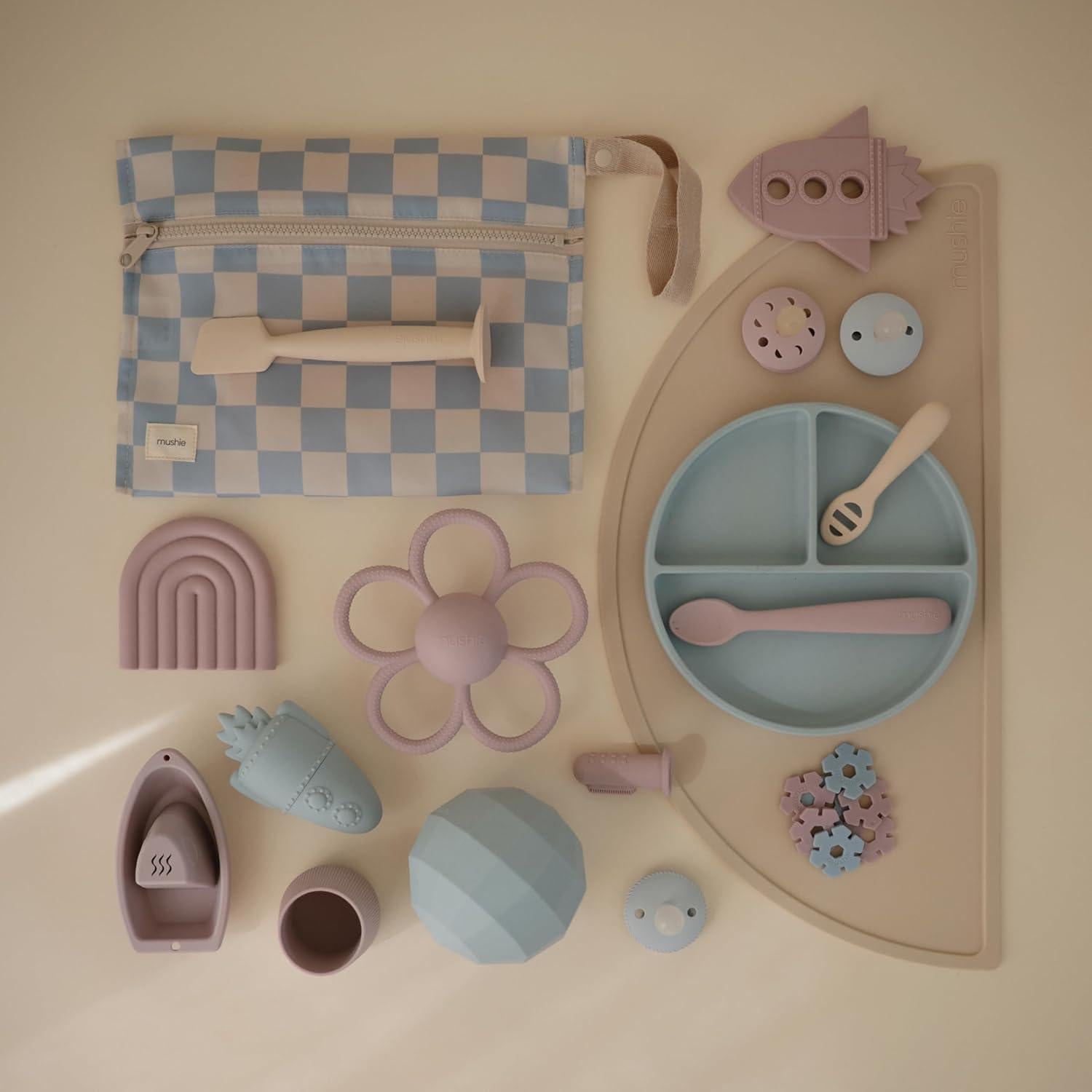 Mordedor y Sonajero de Silicona Mushie Margarita Lila Suave