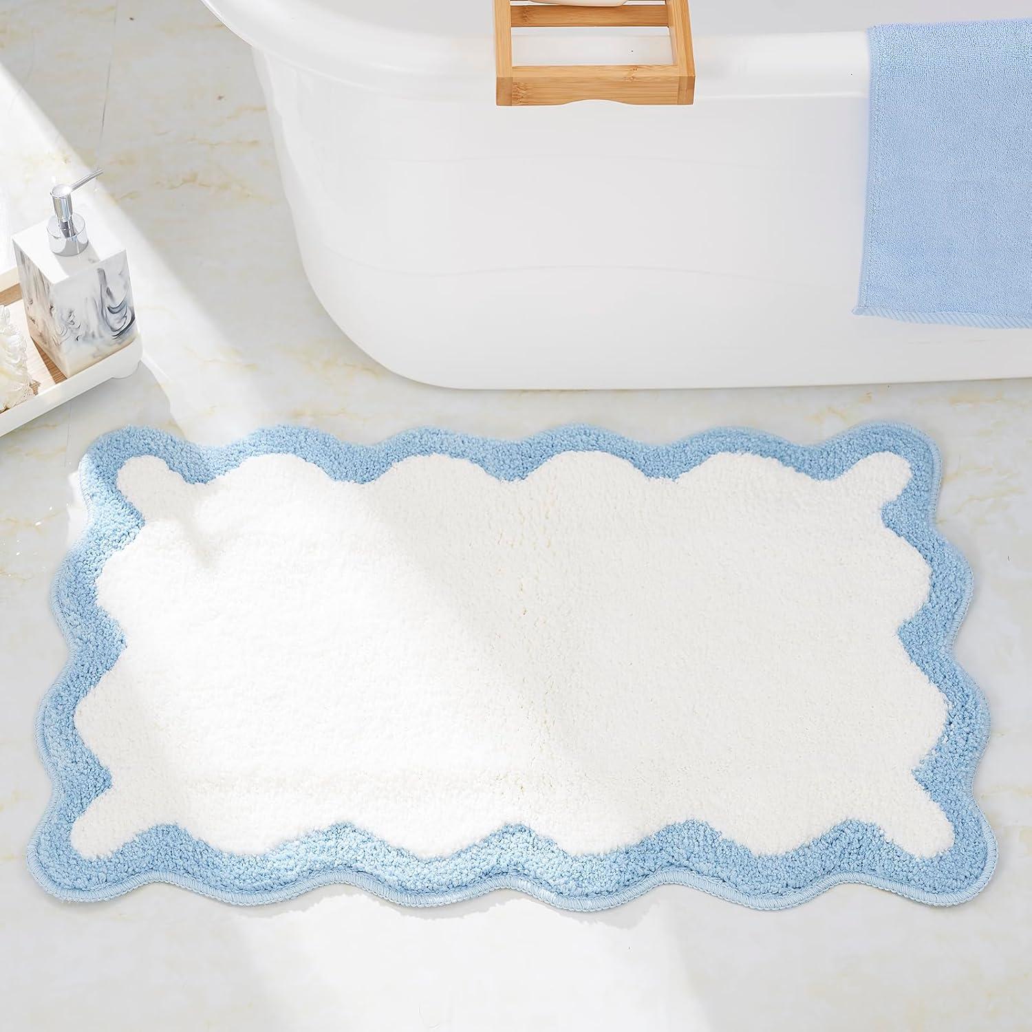 Alfombra de baño DyeFury azul con borde en forma de concha 76x51cm