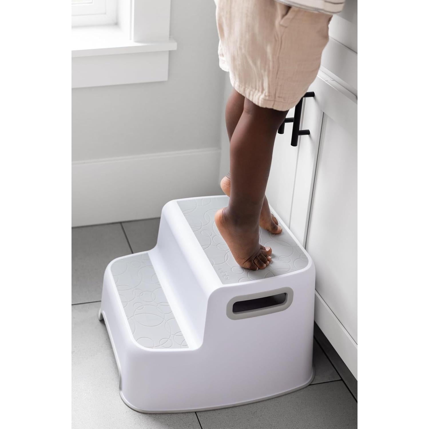 Escalón de 2 Pasos Ubbi Antideslizante para Niños - 79.4 kg