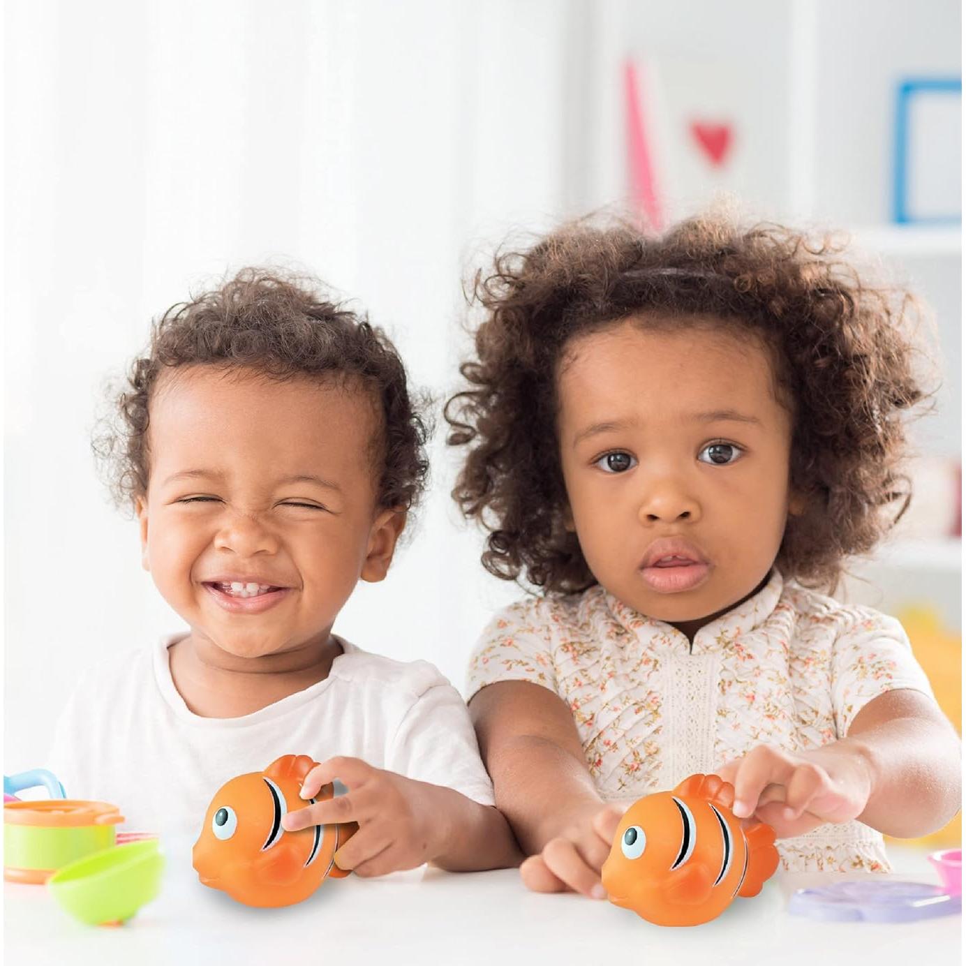 Juguete de Baño Pez Payaso DolliBu Naranja Flotante 7.6 cm