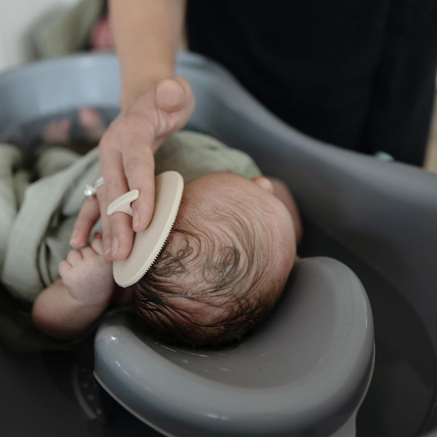 Cepillo para Costra Láctea Bebé Mushie - Silicona Suave 2 Piezas