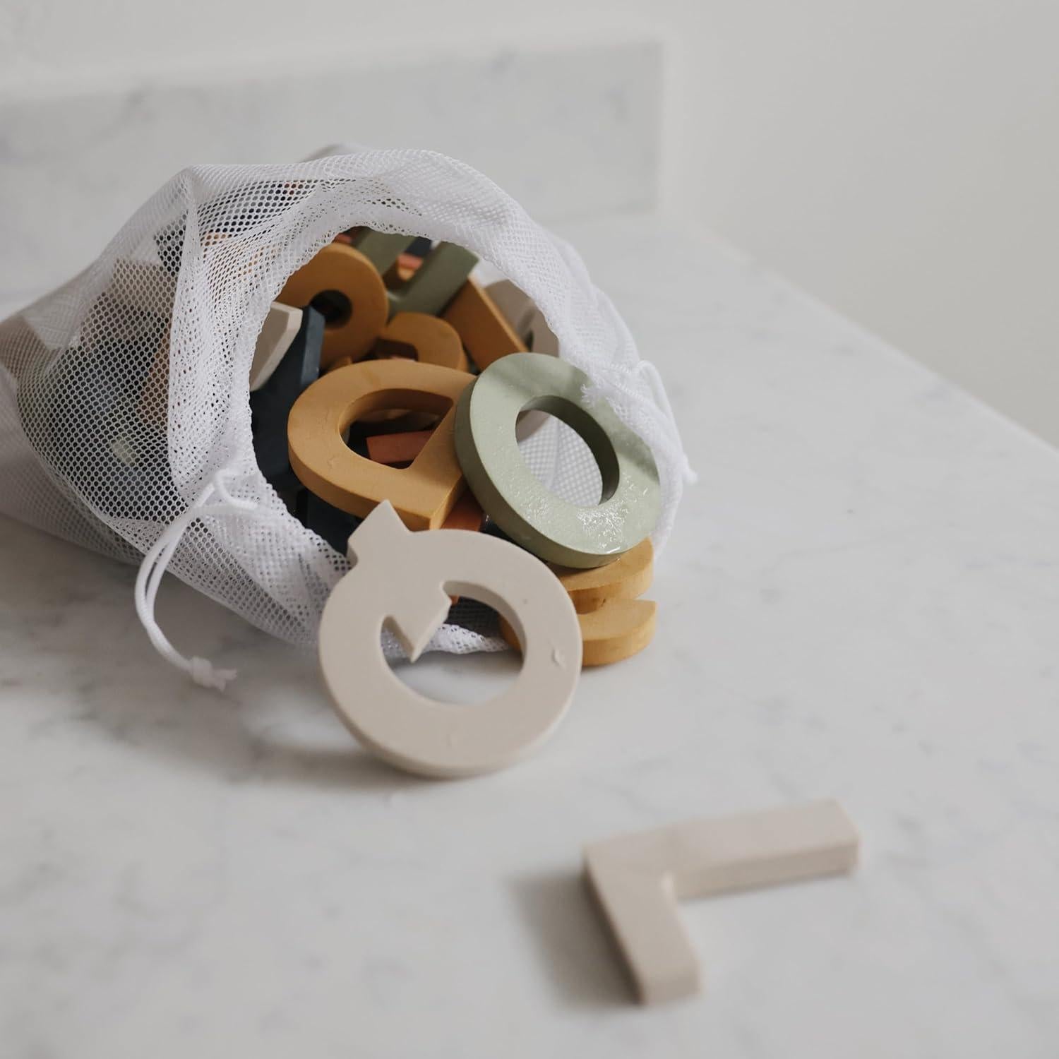 Letras y Números de Espuma Mushie para Baño - 26 Piezas