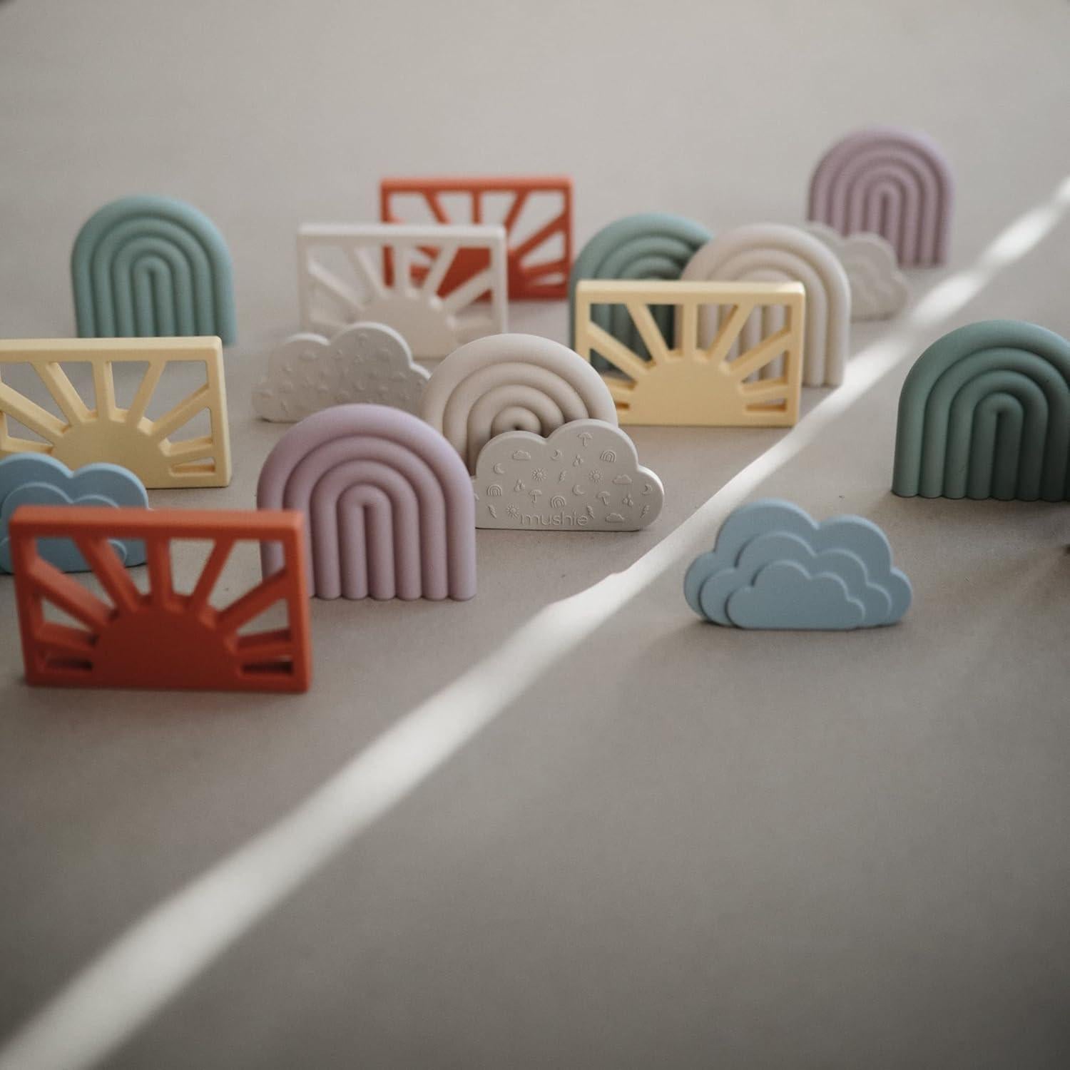 Mordedor de silicona Mushie Arcoíris Mauve 8.6 cm