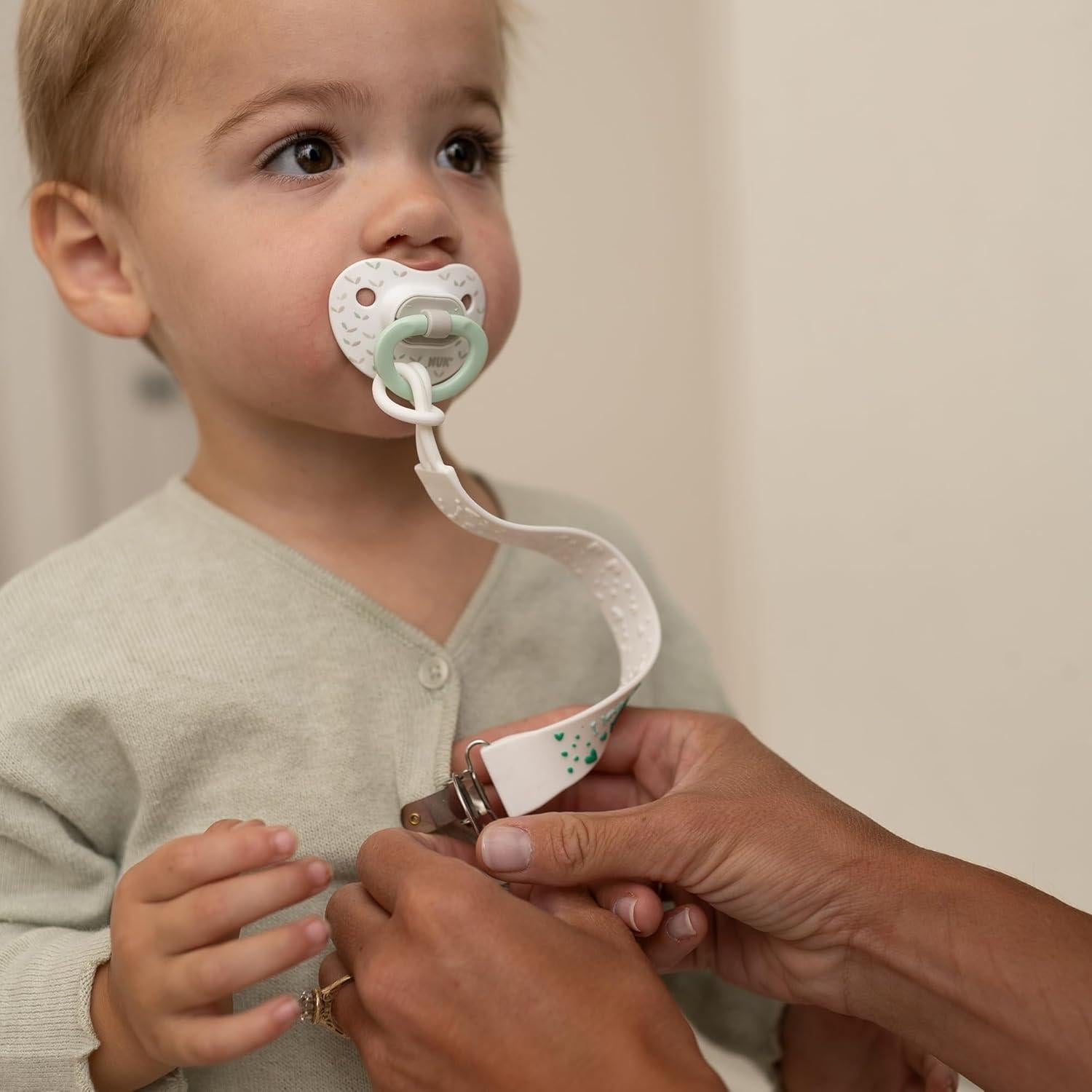 Set de 2 Clips de Chupete Baby Amy - Silicona Libre de BPA - Azul y Gris