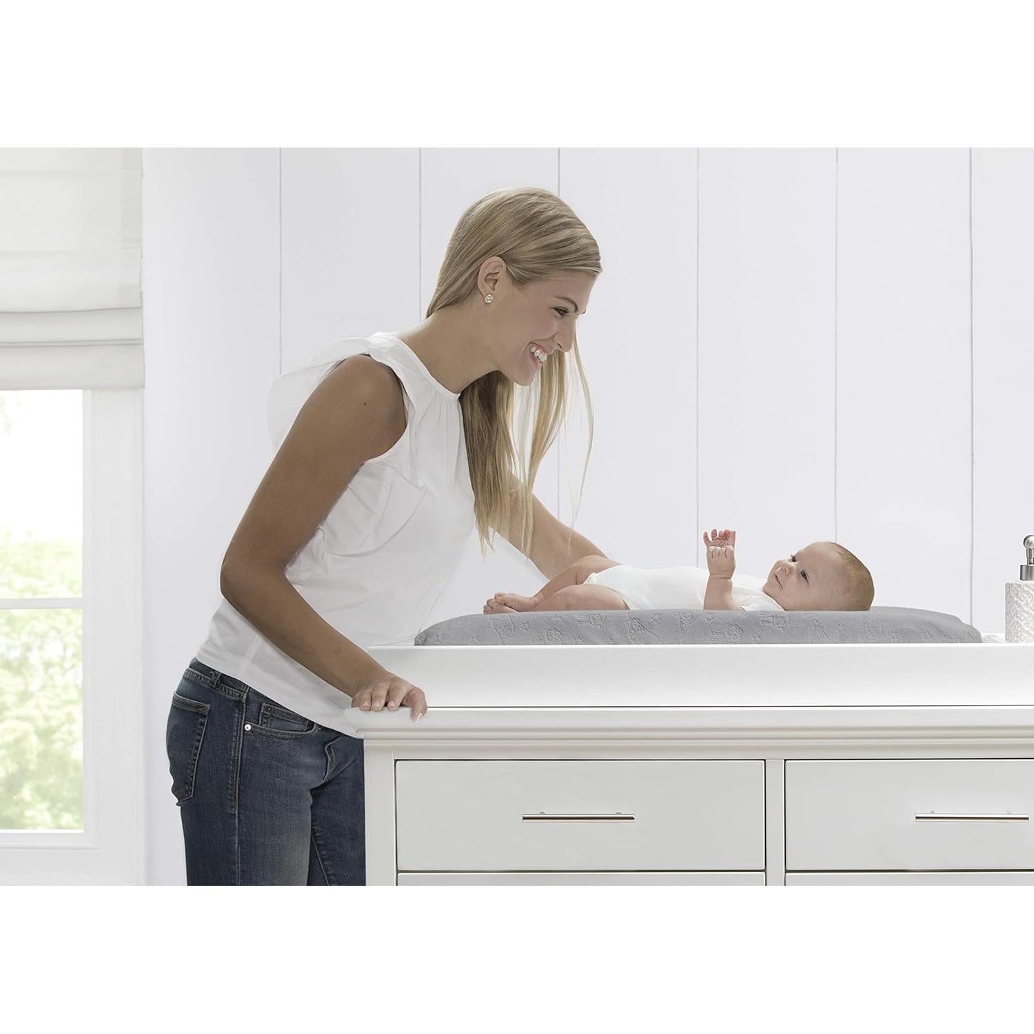 Cambiador Contorneado Serta Perfect Sleeper Gris con Cubierta de Felpa