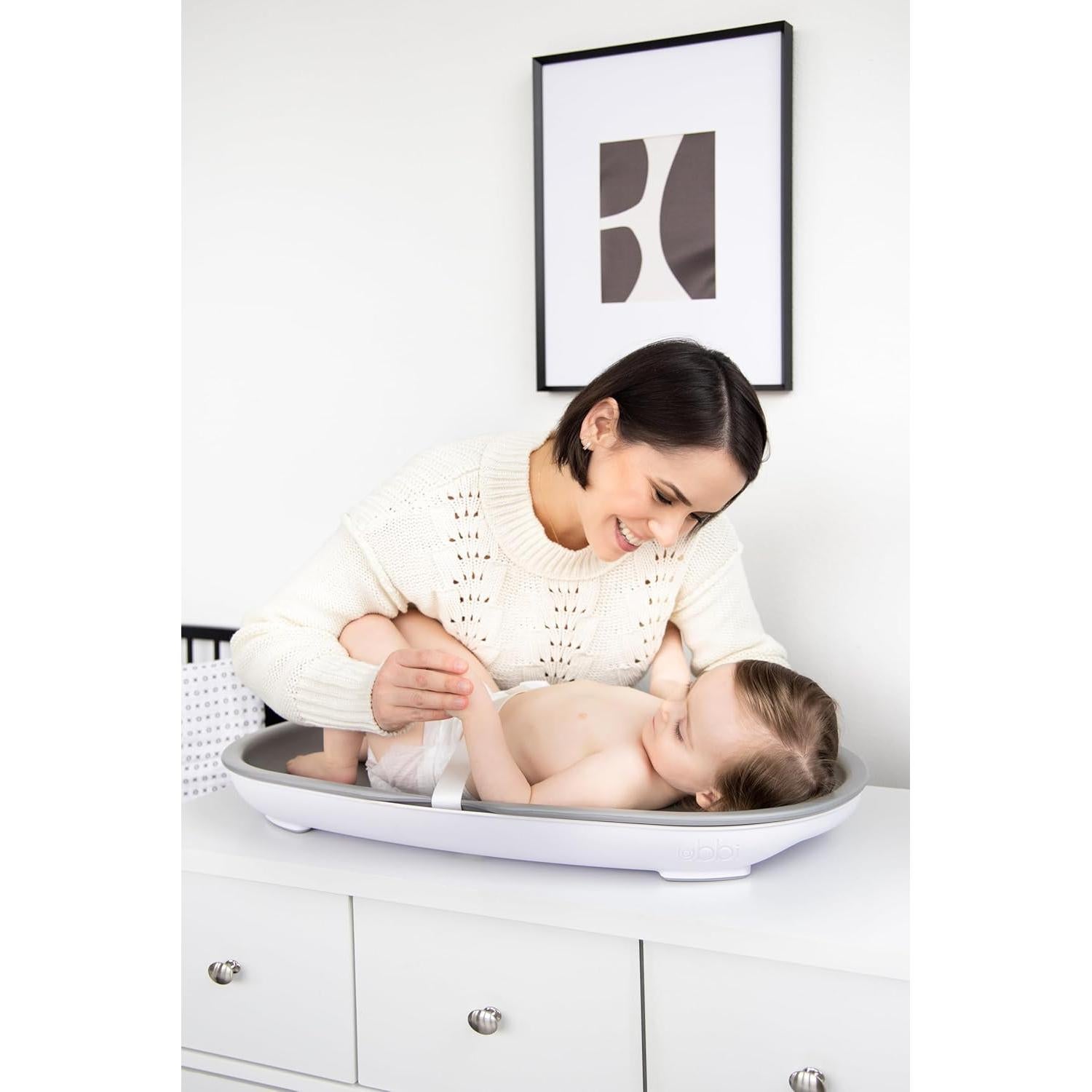 Almohadilla para Cambiar Pañales Ubbi Gris, Impermeable y Ligera