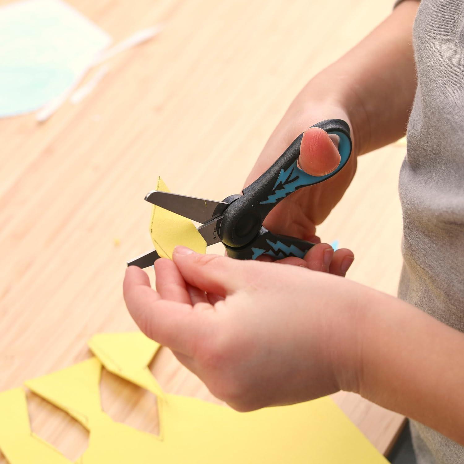 Tijeras Fiskars SoftGrip 5" Punta Roma para Niños 4-7 Años