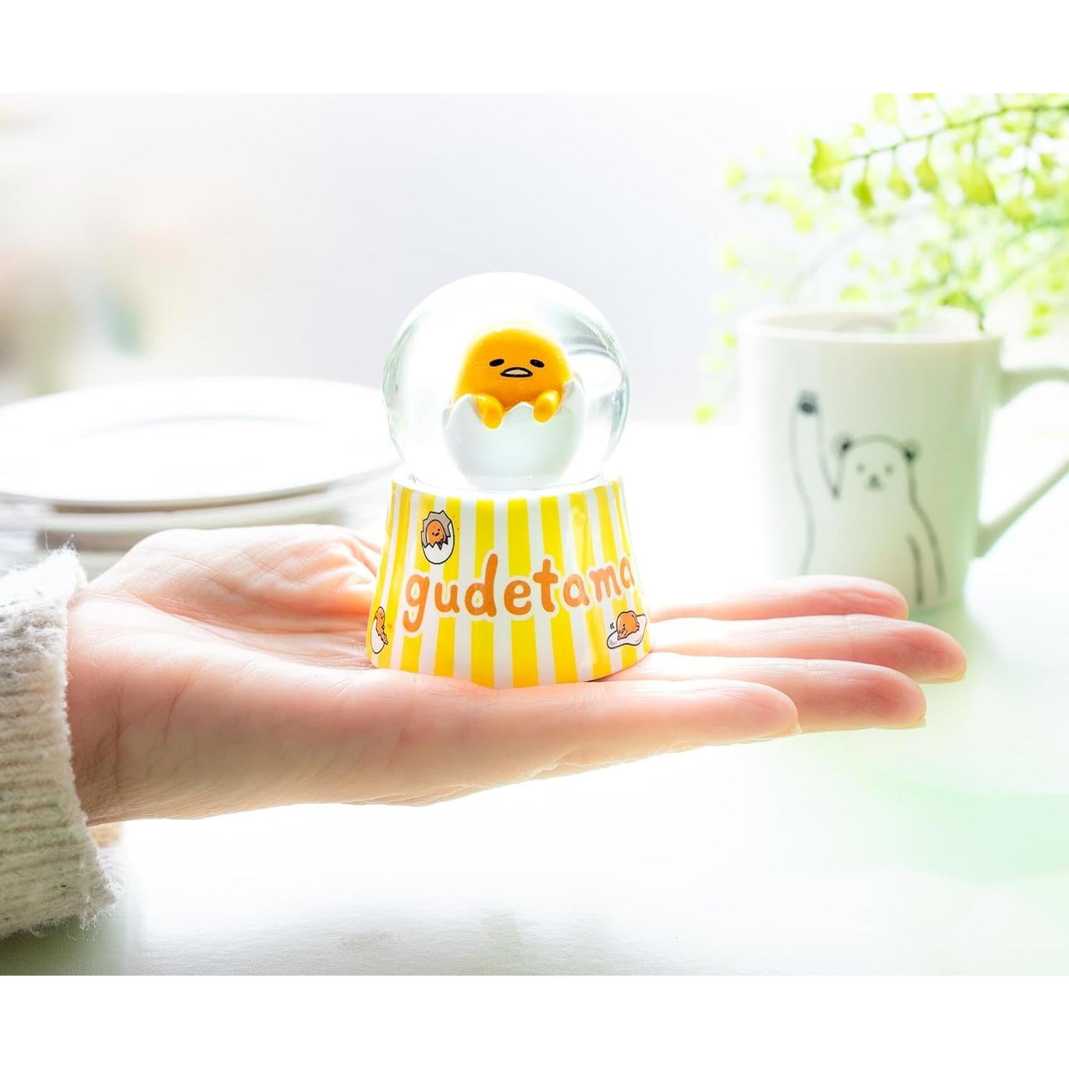 Globo de Nieve Mini Gudetama con Luz - Silver Buffalo 7.62 cm