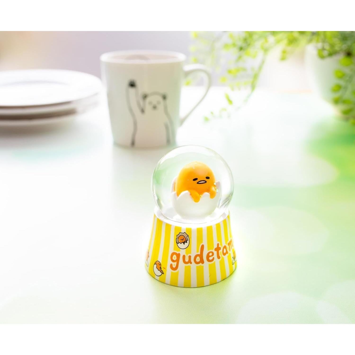 Globo de Nieve Mini Gudetama con Luz - Silver Buffalo 7.62 cm
