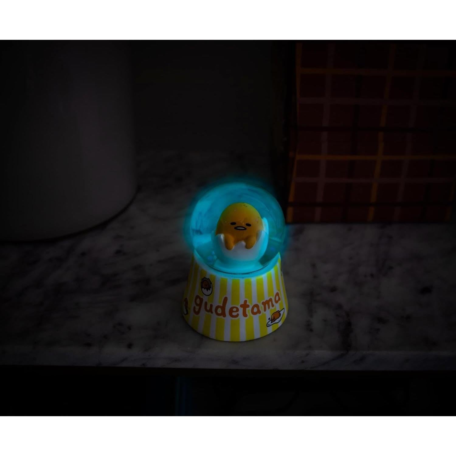 Globo de Nieve Mini Gudetama con Luz - Silver Buffalo 7.62 cm