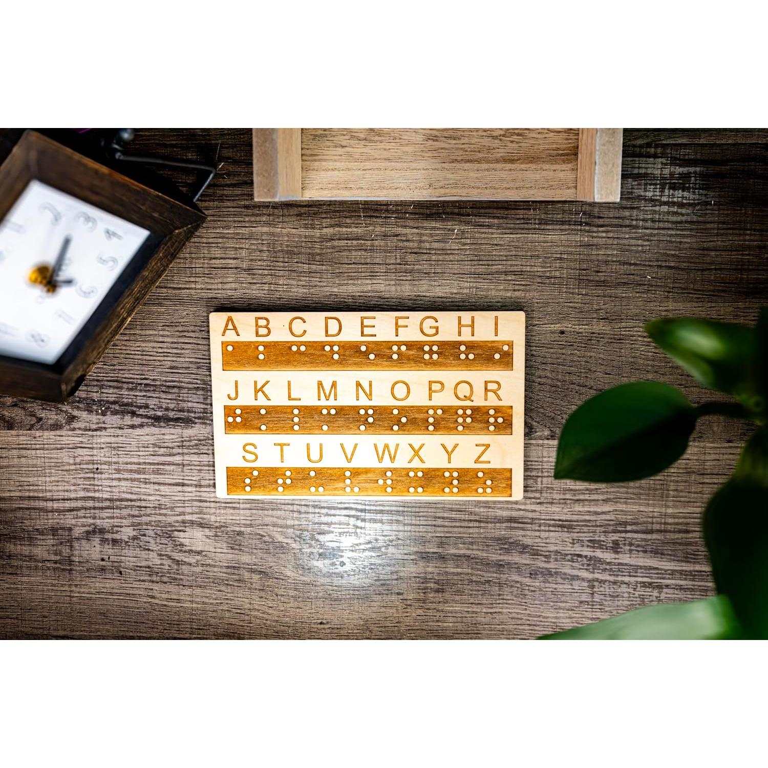 Tablero de Alfabeto Braille Creativo - Madera de Abeto - 18.29x11.18 cm