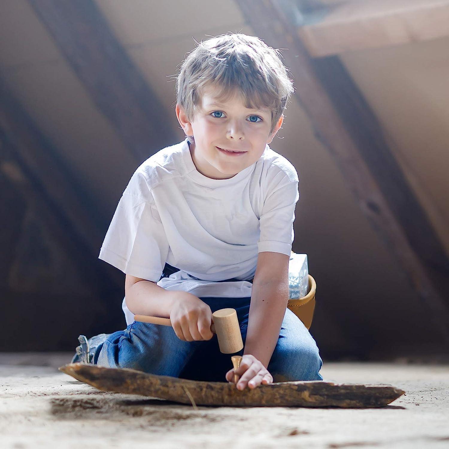 Juguete Educativo Martillo de Madera KIHACO con 30 Clavos