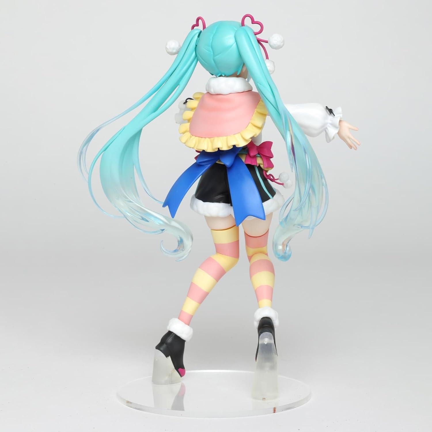 Figura Hatsune Miku Taito 18 cm Versión Invierno Coleccionable