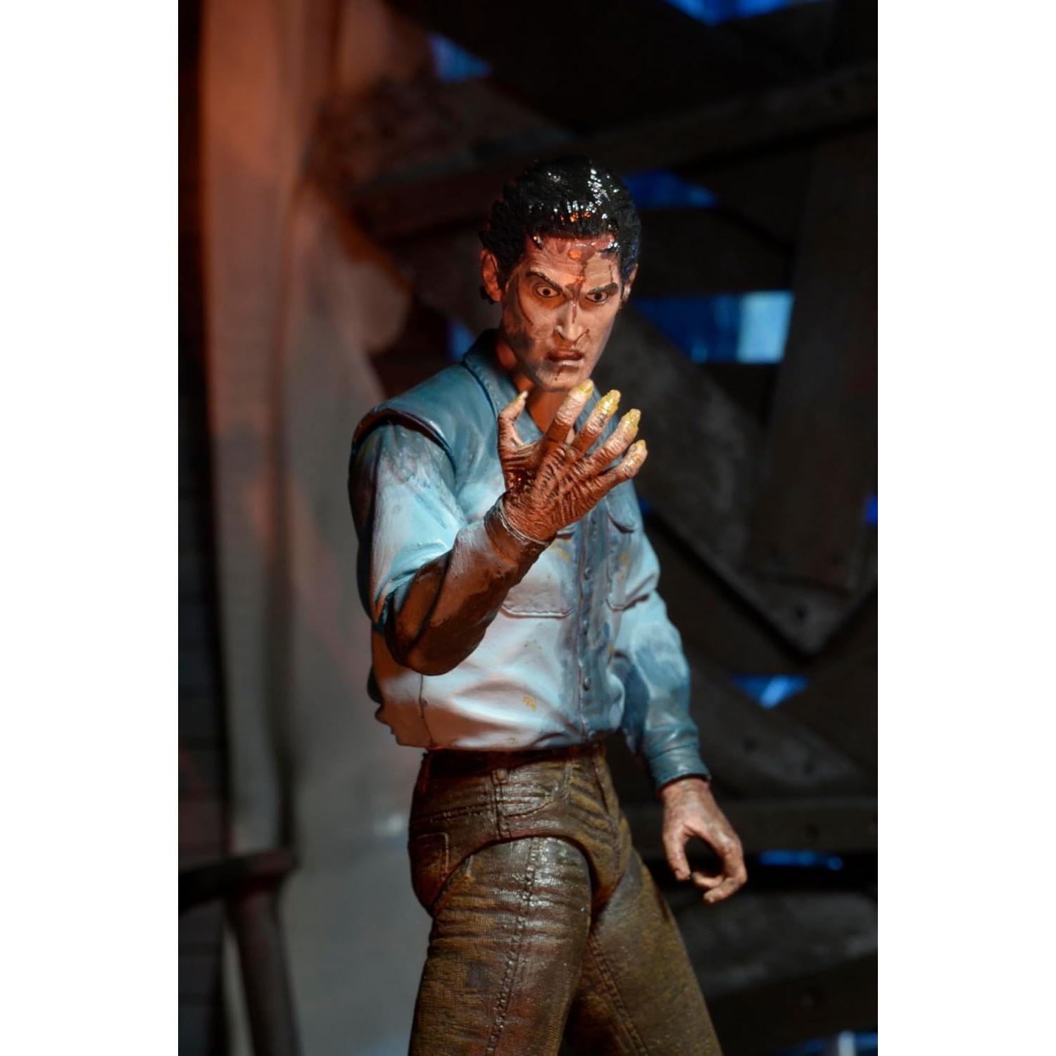 Figura de Acción NECA Evil Dead 2 Ash Definitivo 17.78 cm