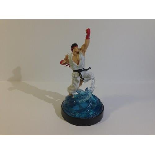 Estatua iluminada Ryu 21.8 cm Street Fighter Capcom