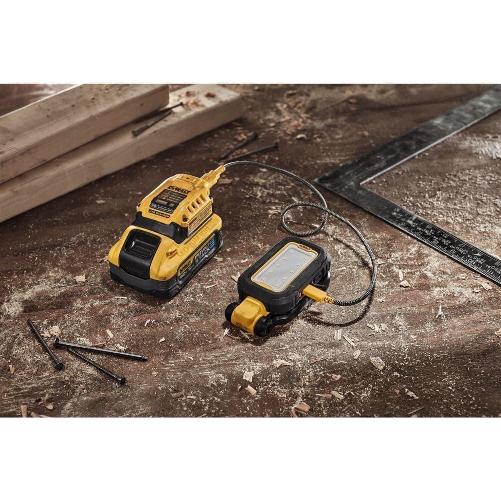 Linterna LED recargable DEWALT DCL182, 1000 lúmenes, IP54