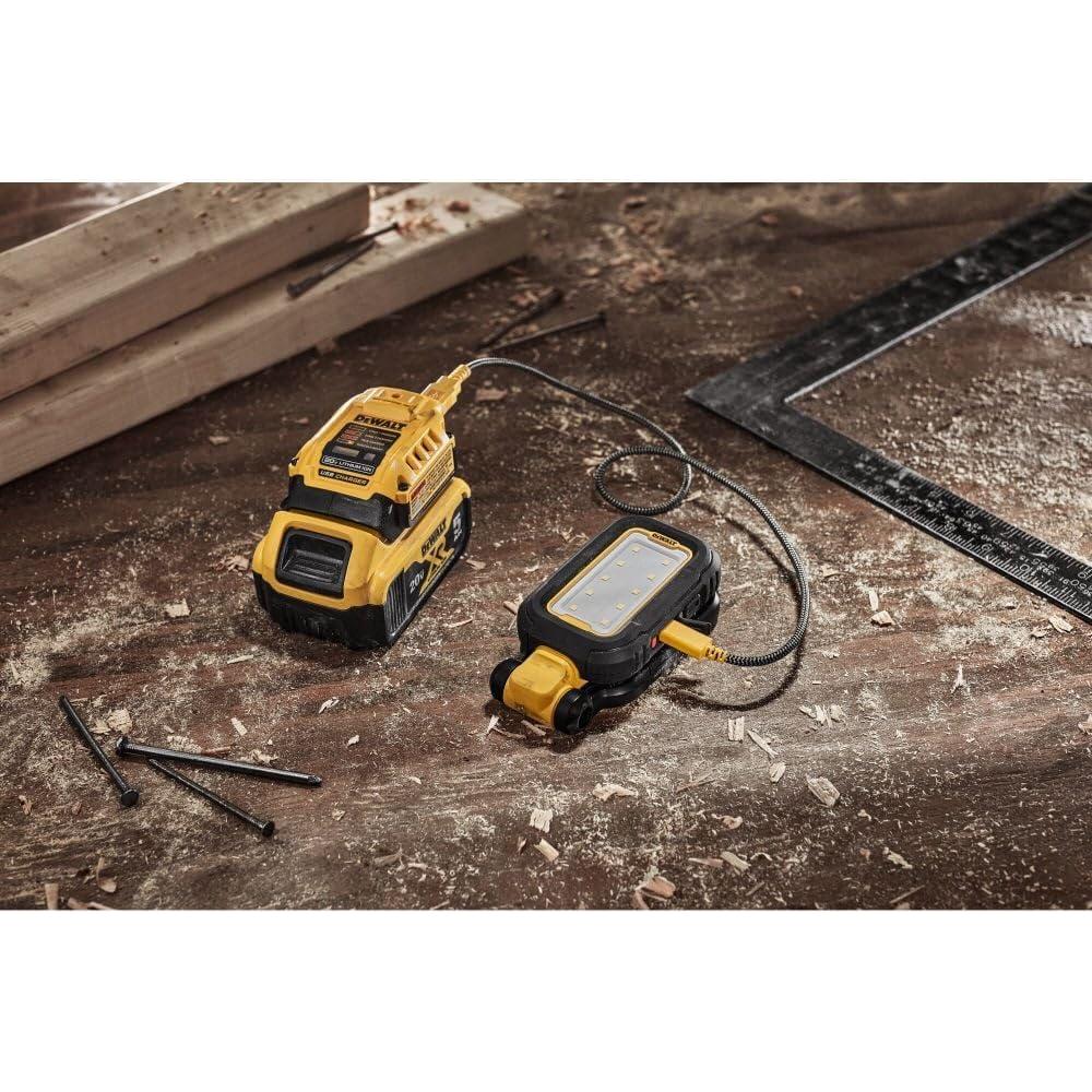 Linterna LED recargable DEWALT DCL182, 1000 lúmenes, IP54