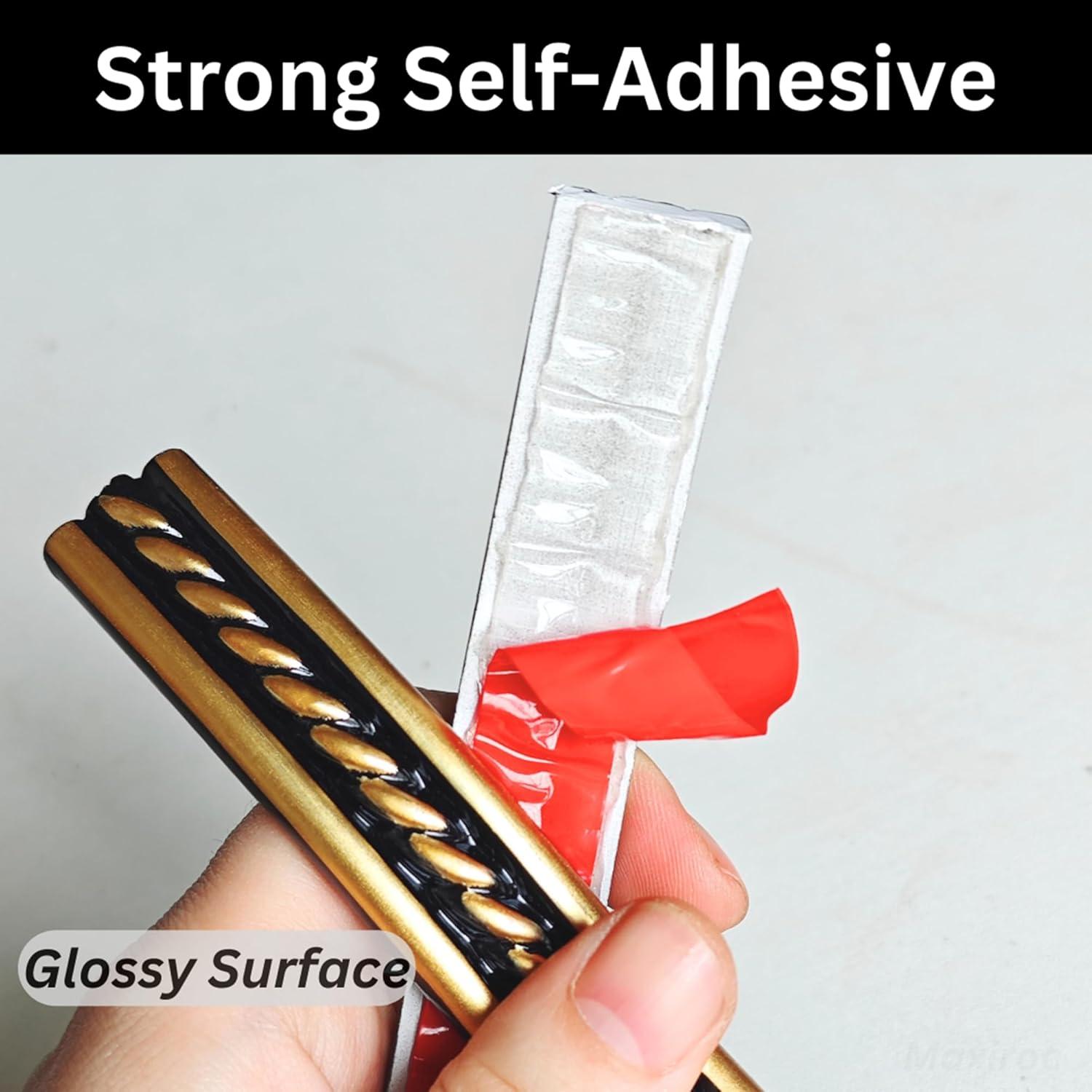 Moldura autoadhesiva flexible Maxiroc 3.05m Negro Dorado