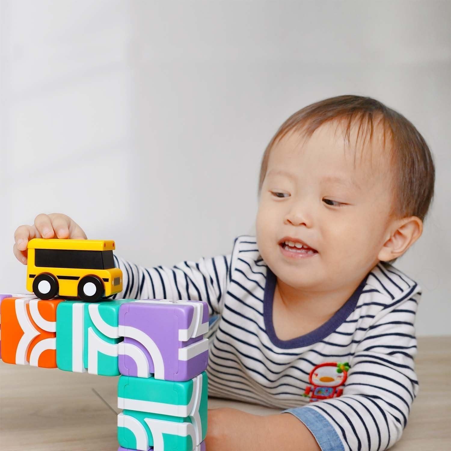 Bloques Magnéticos QBI 13 Piezas con Autobús Escolar 1+ Años