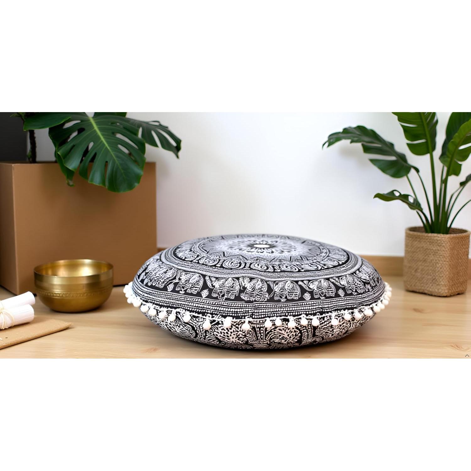 Almohada Redonda Mandala Boho CRAFT KALA 55 cm Elefante B y N