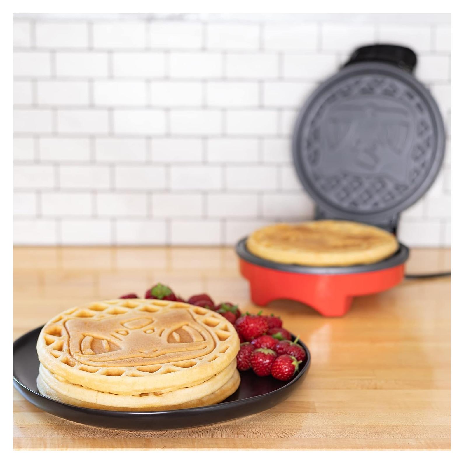 Waffle Maker Bulbasaur Uncanny Brands - 900W Antiadherente
