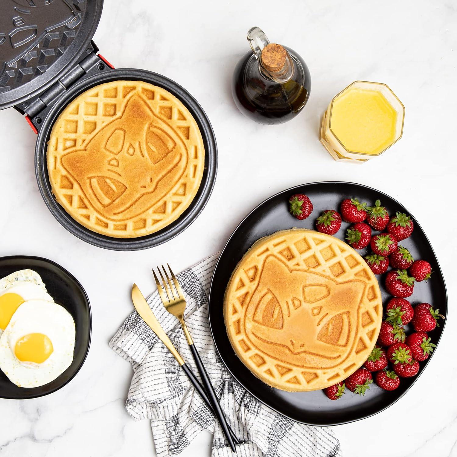 Waffle Maker Bulbasaur Uncanny Brands - 900W Antiadherente