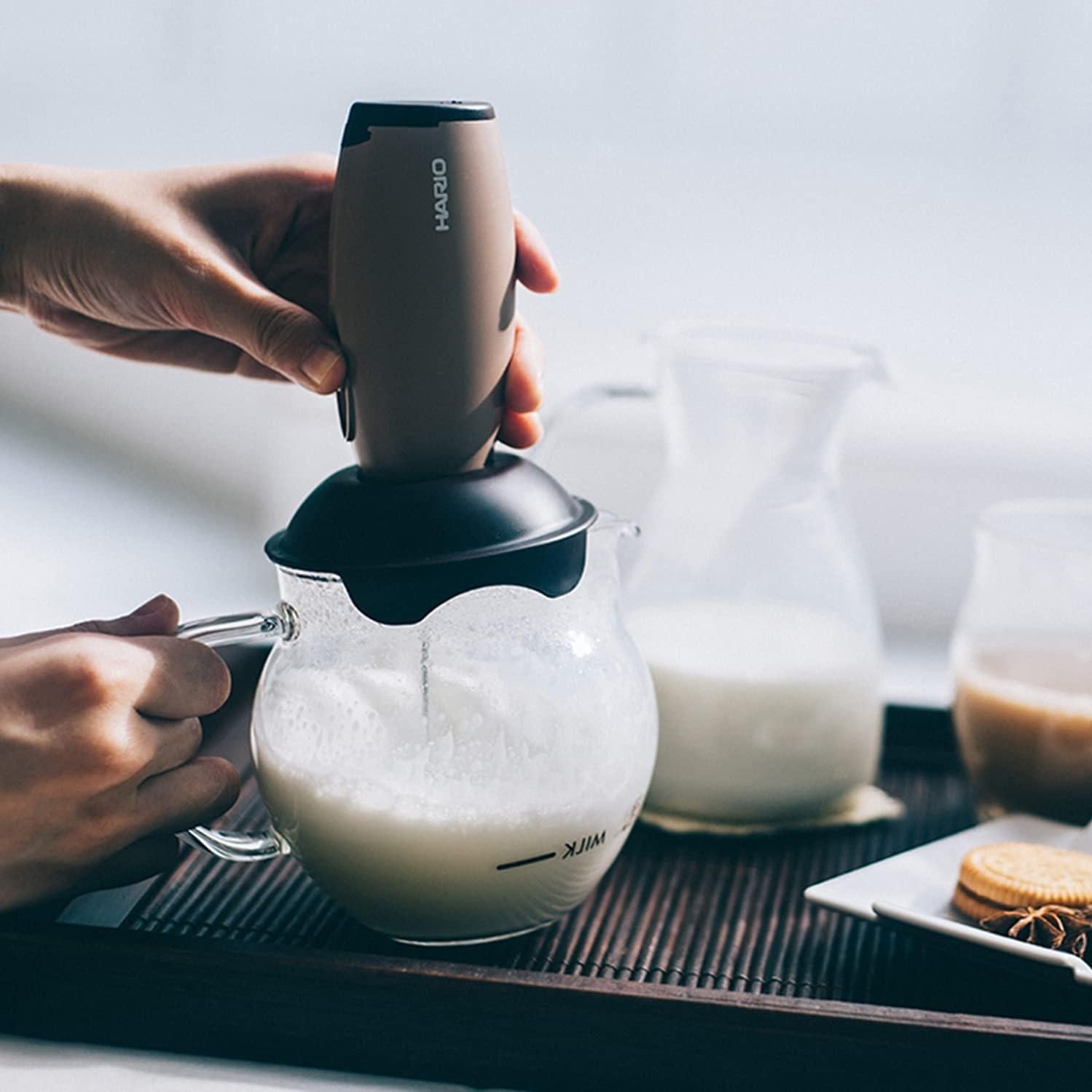 Espumador de Leche Eléctrico Hario Qto con Jarra 100ml Marrón