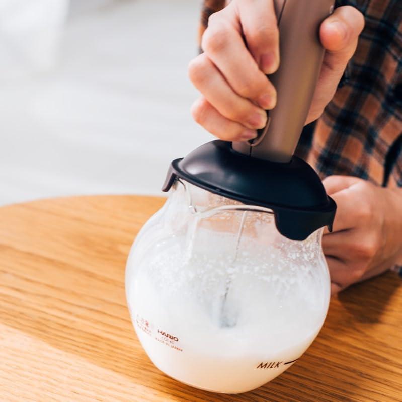 Espumador de Leche Eléctrico Hario Qto con Jarra 100ml Marrón
