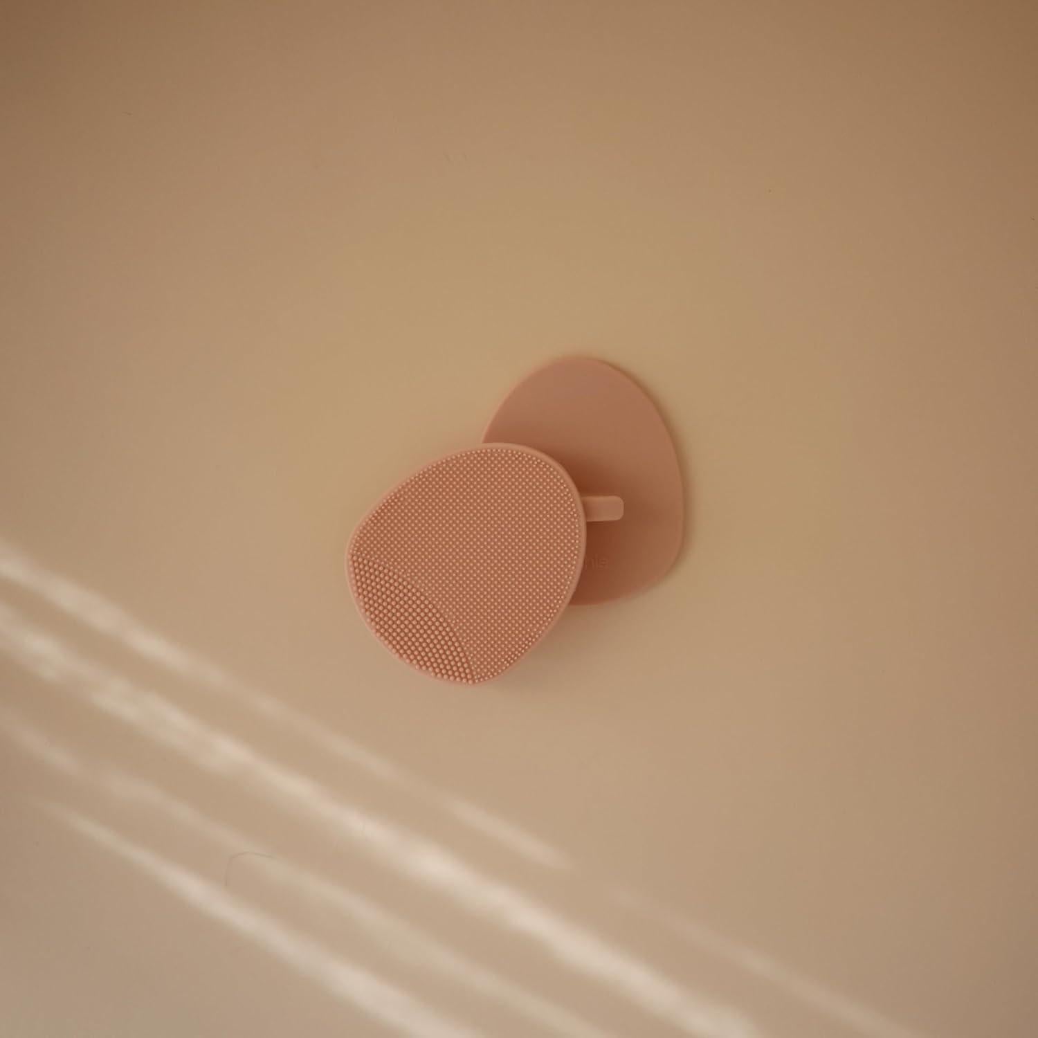 Cepillo para Cuna de Baño Mushie | Silicona Suave | 2 Unidades