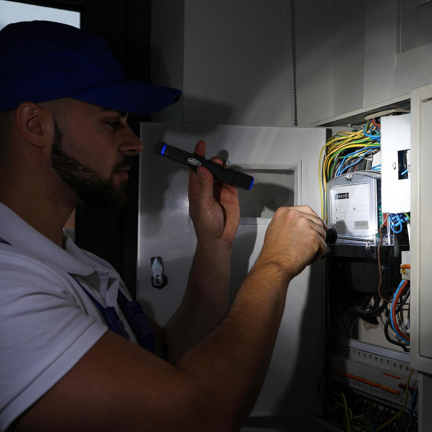 Linterna LED Seguridad Policial 500 Lúmenes Ultra Ligera