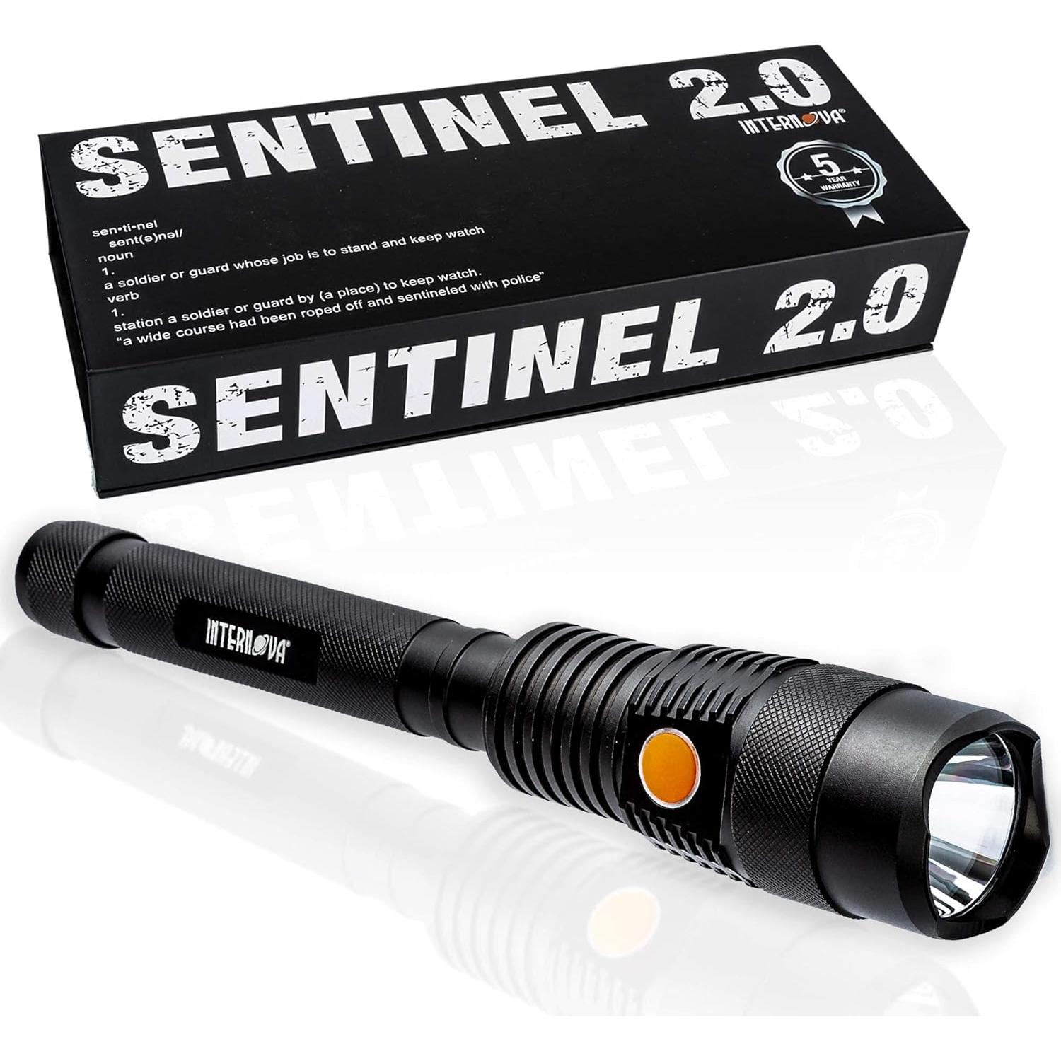 Linterna Recargable INTERNOVA® Sentinel 2000 Lúmenes 26.67 cm