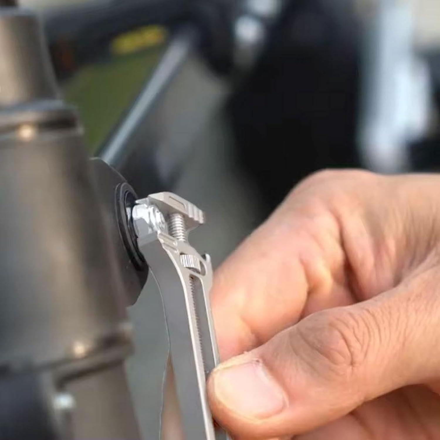 Multiherramienta Compacta de Titanio Genérico 6x2cm Plata