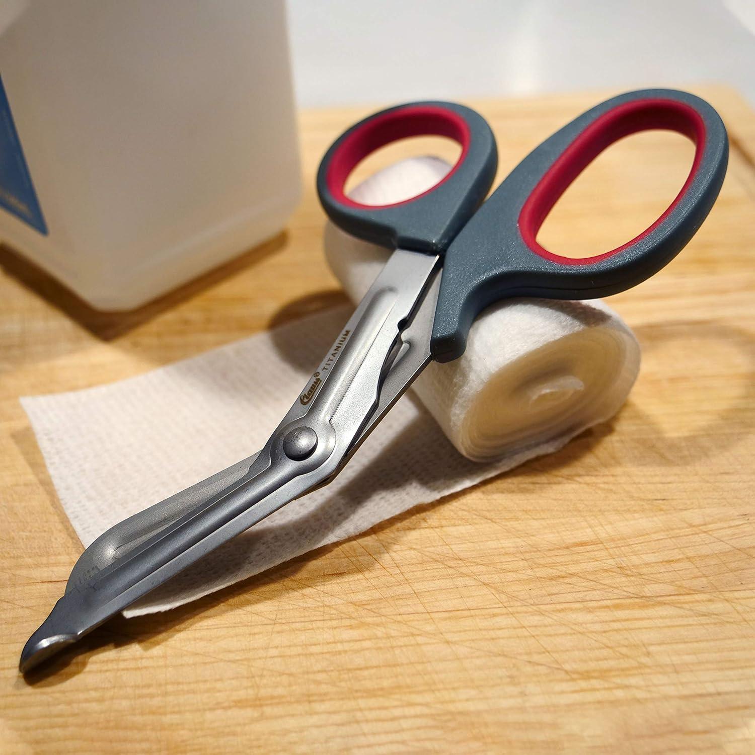 Tijeras Curvadas de Titanio Clauss 17.78 cm Serradas