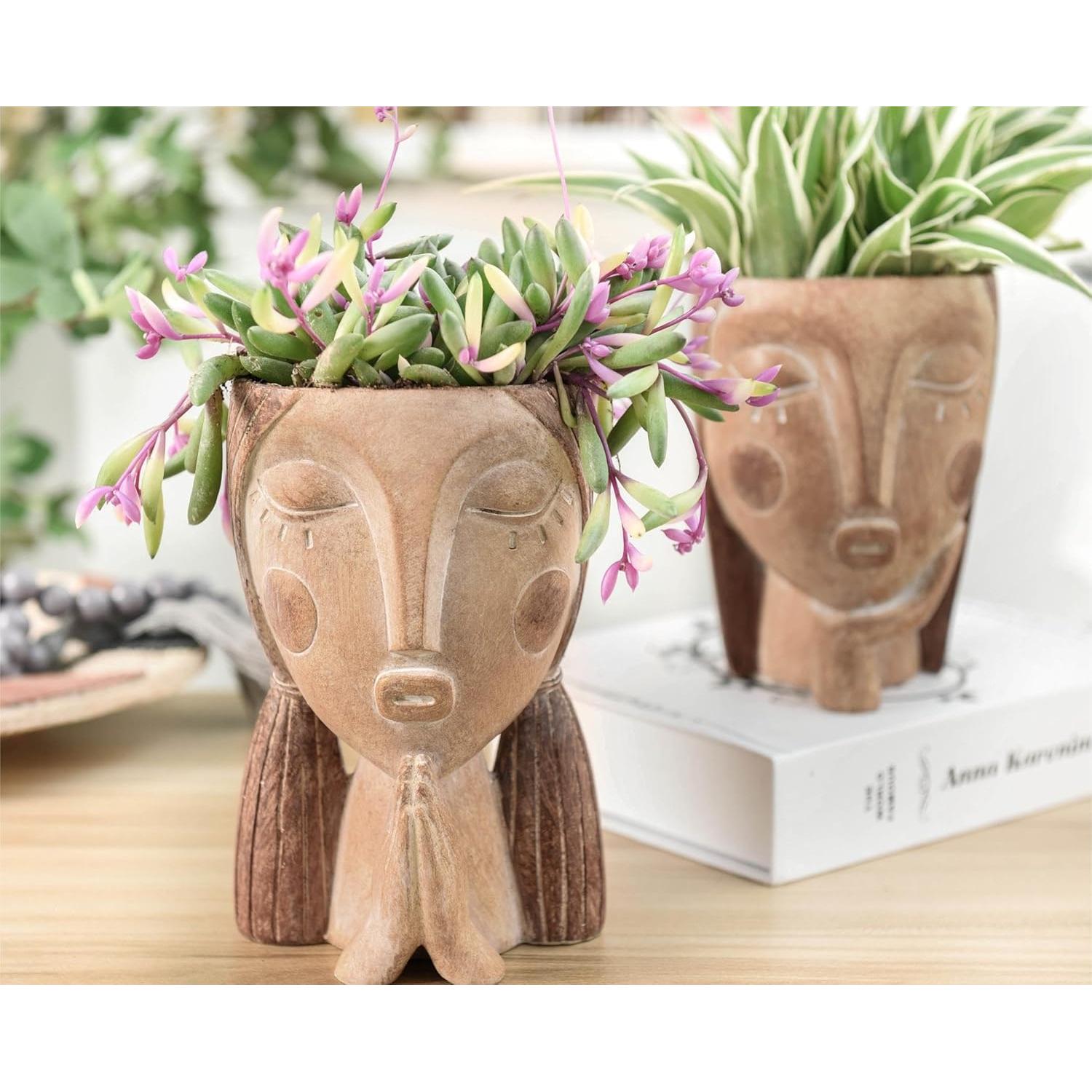 Maceta de cara pintada a mano Saysmile - Orando 17.95x11.48 cm