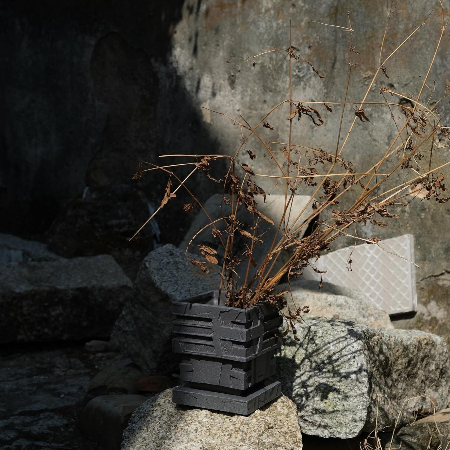 Maceta Cuadrada de Resina Forkai 13.5 cm con Drenaje