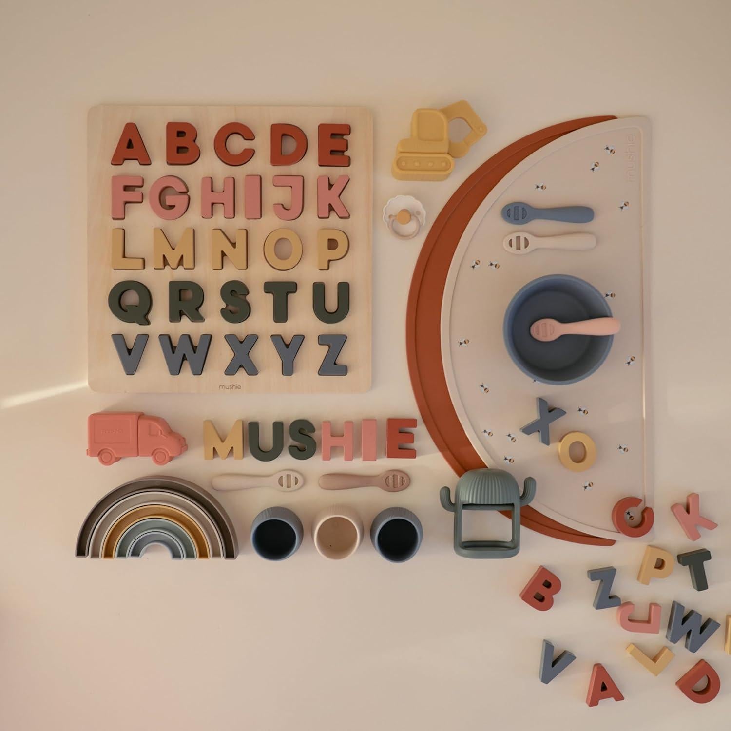 Juguete Apilable Arcoíris Mushie Hillside 16.81x2.99x8.89 cm