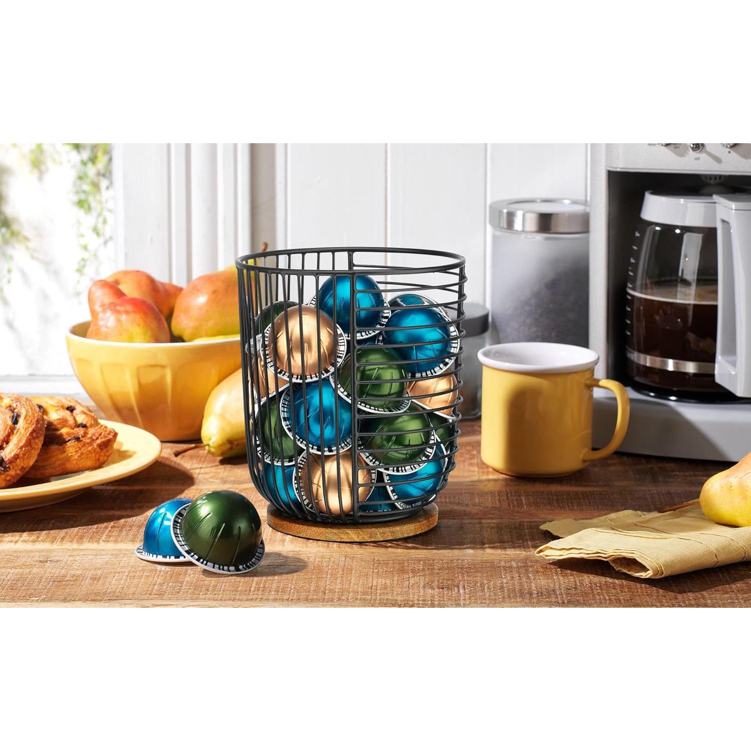 Soporte para cápsulas de café Home Essentials 89356 - Almacenamiento cilíndrico negro con base de madera