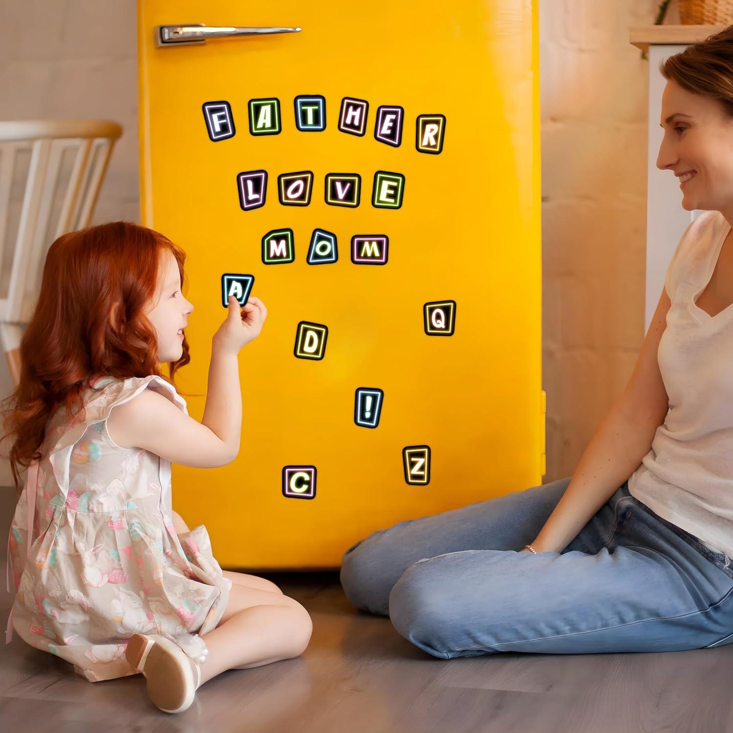 Calcomanías de Alfabeto Neón Robmoda 70 Pcs Brillan en la Oscuridad