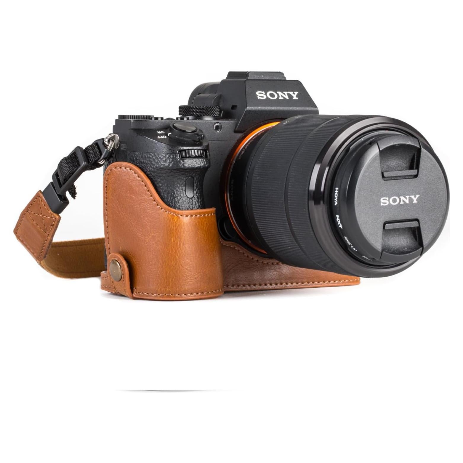 Funda de Cuero MegaGear para Sony Alpha A7S II, A7R II, A7 II - Marrón Claro