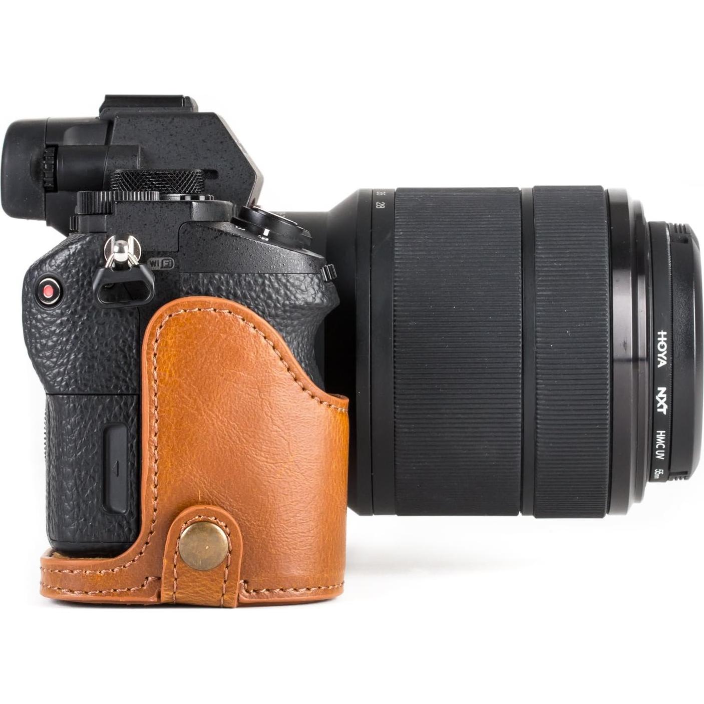 Funda de Cuero MegaGear para Sony Alpha A7S II, A7R II, A7 II - Marrón Claro
