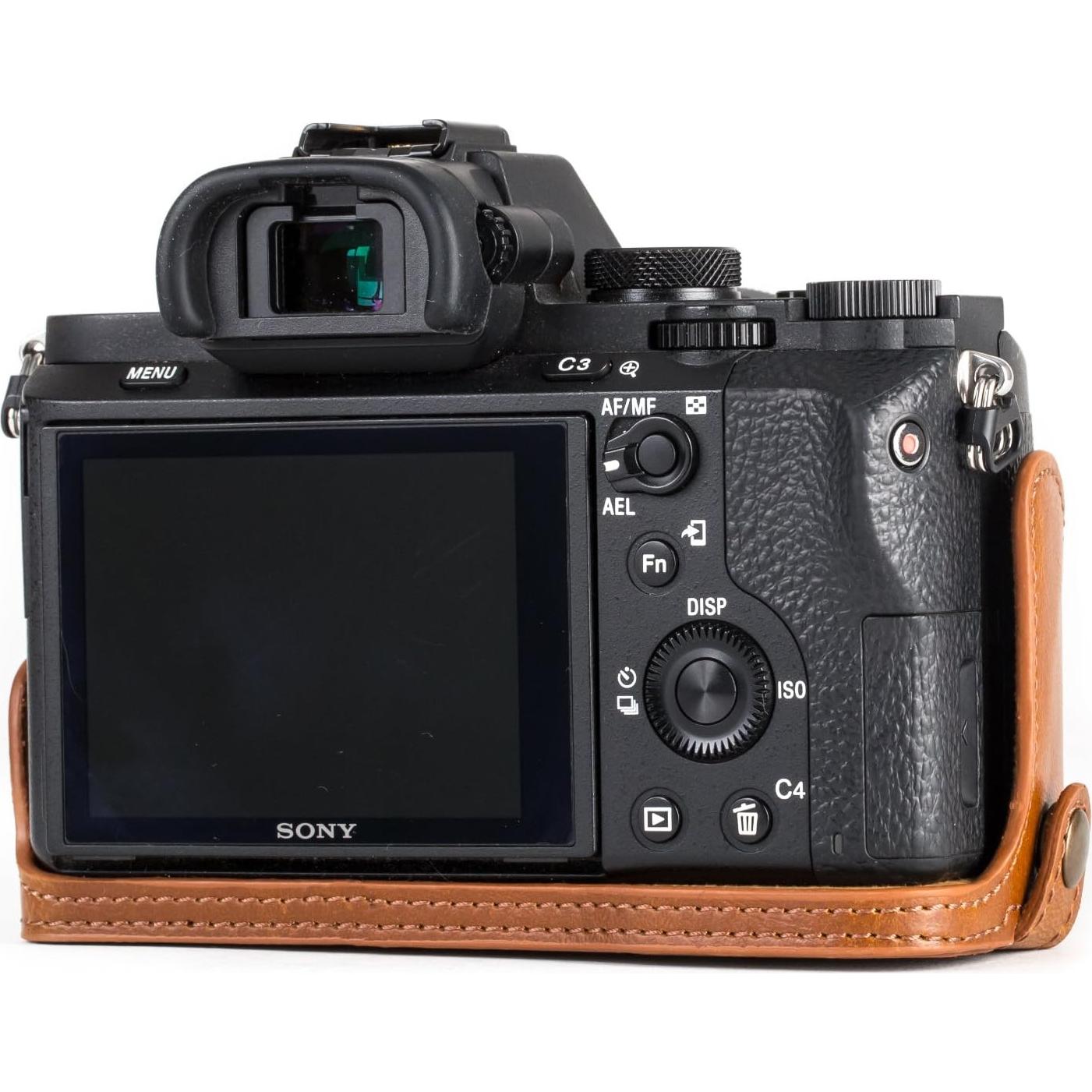 Funda de Cuero MegaGear para Sony Alpha A7S II, A7R II, A7 II - Marrón Claro