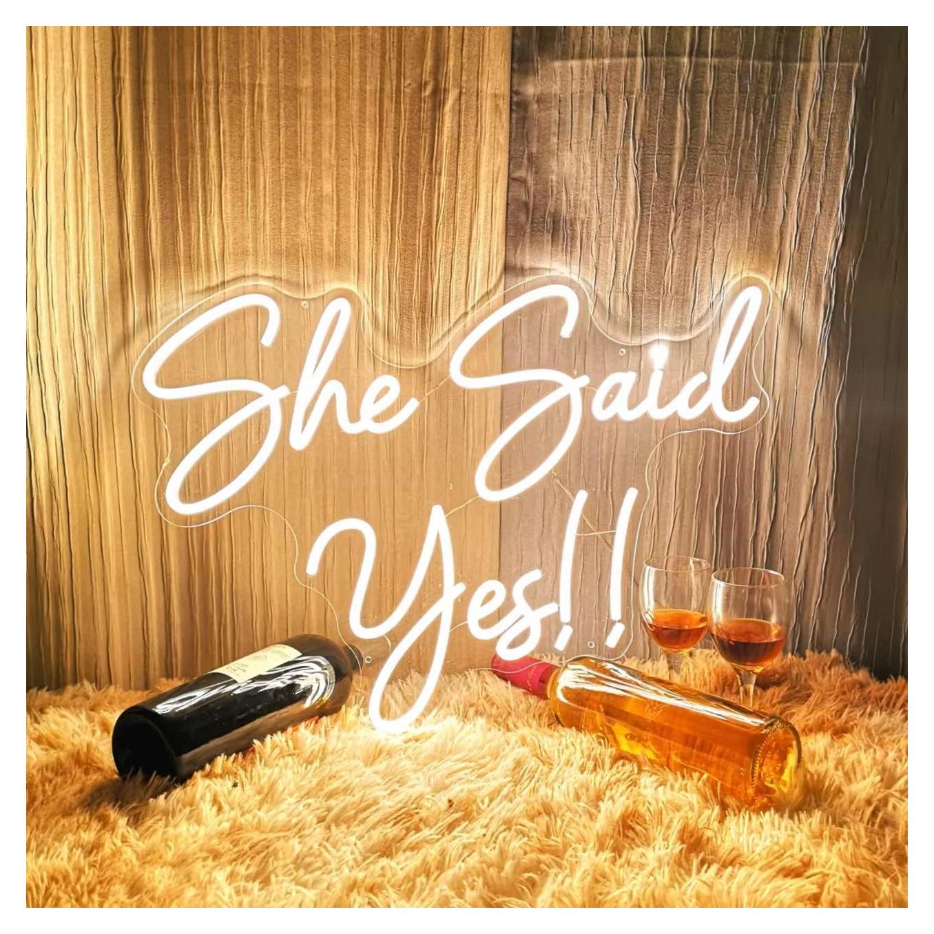 Letrero de Neón Ella Dijo Sí Goolsee 58.4x41.4 cm Blanco Cálido