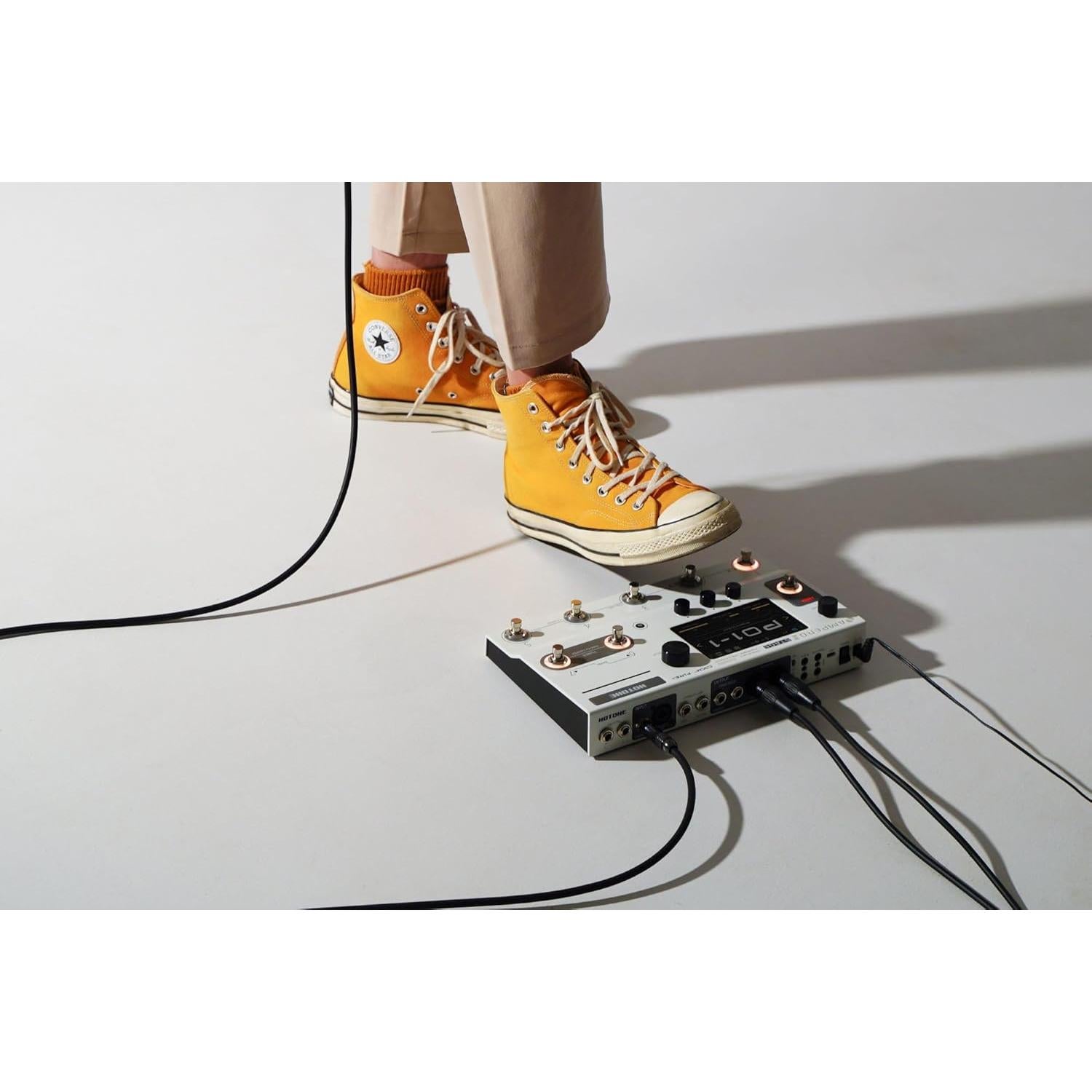 Procesador de Efectos HOTONE Ampero II Stage + Controlador MIDI