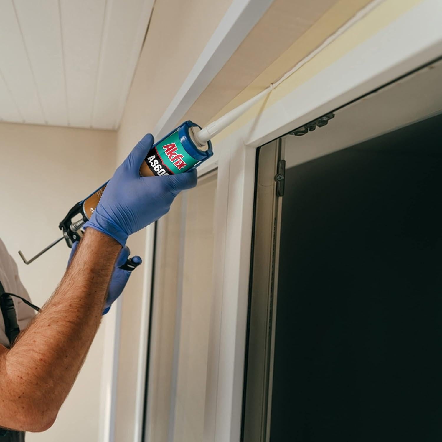 Sellador Acrílico Blanco Akfix AS606 - Paquete de 24 Unidades