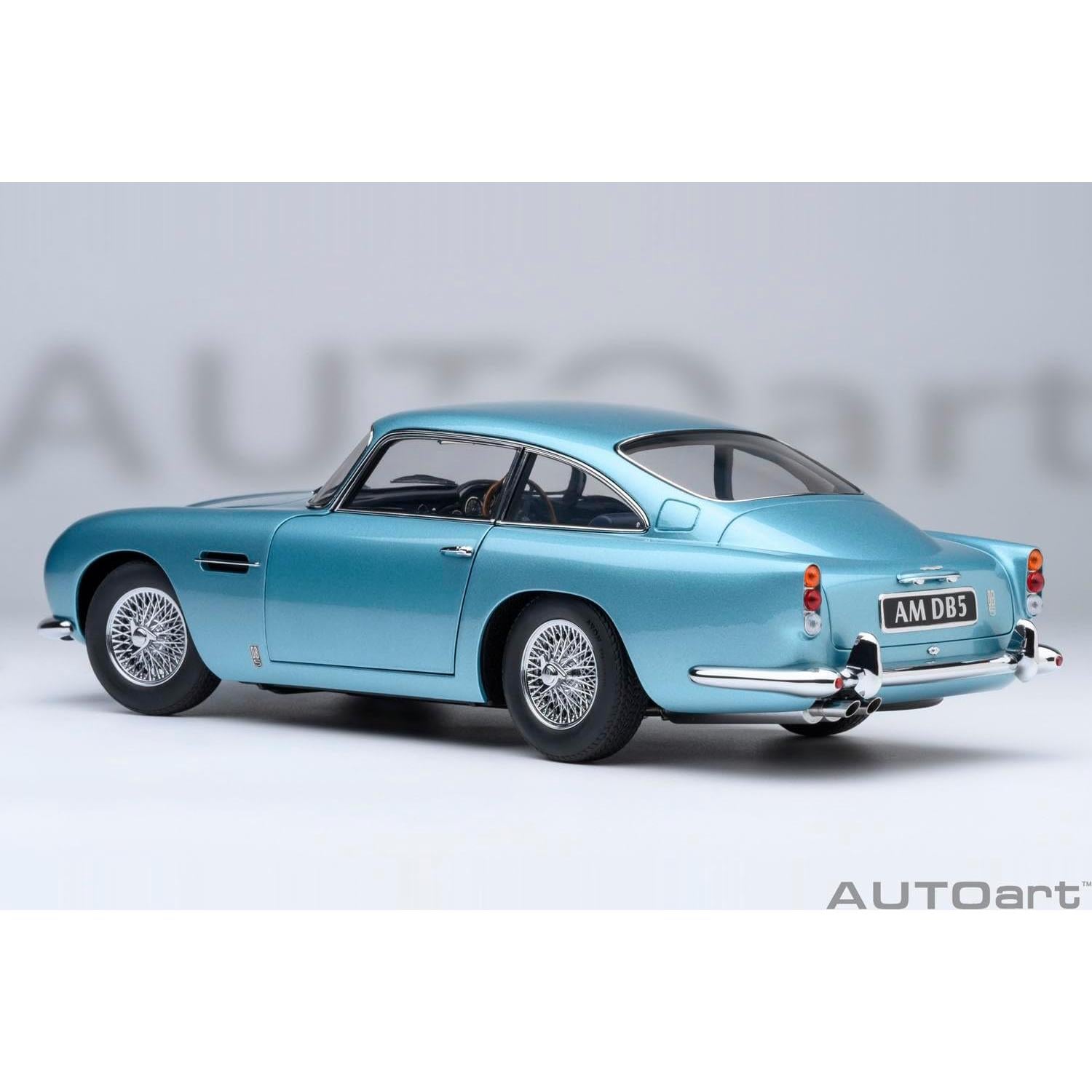 AUTOart 1:18 Aston Martin DB5 Diecast Perla Azul Claro
